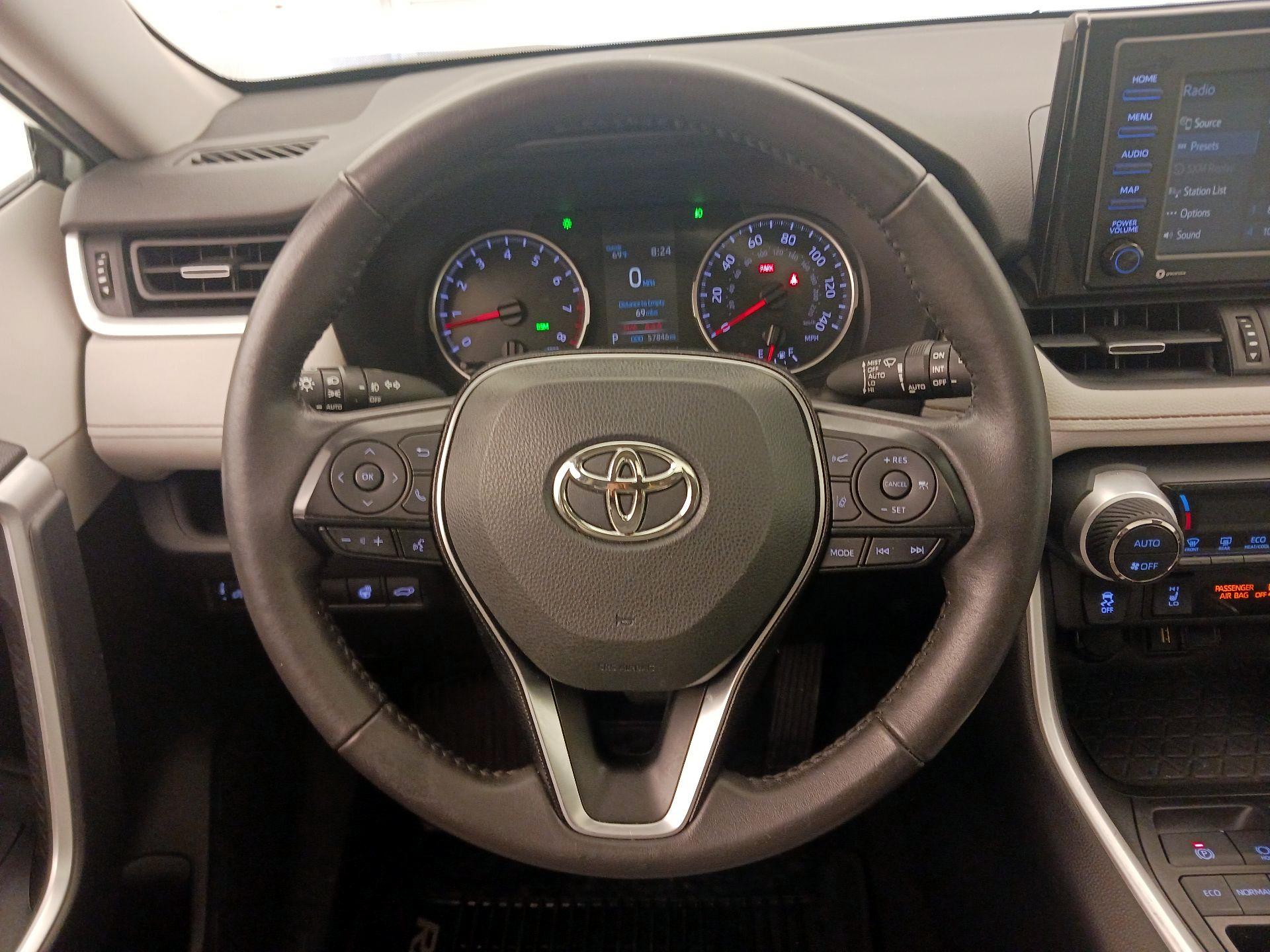 Thumbnail: 2020 Toyota RAV4 - 10
