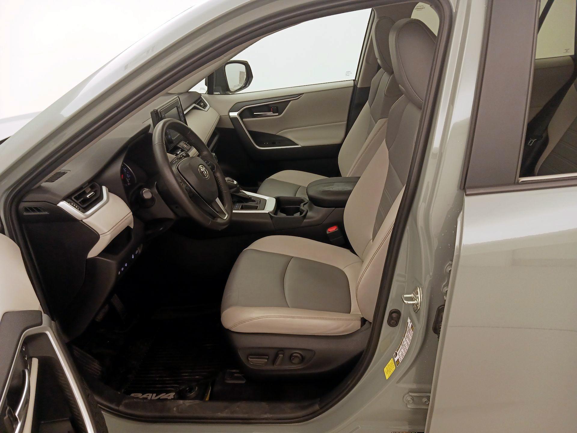 Thumbnail: 2020 Toyota RAV4 - 11