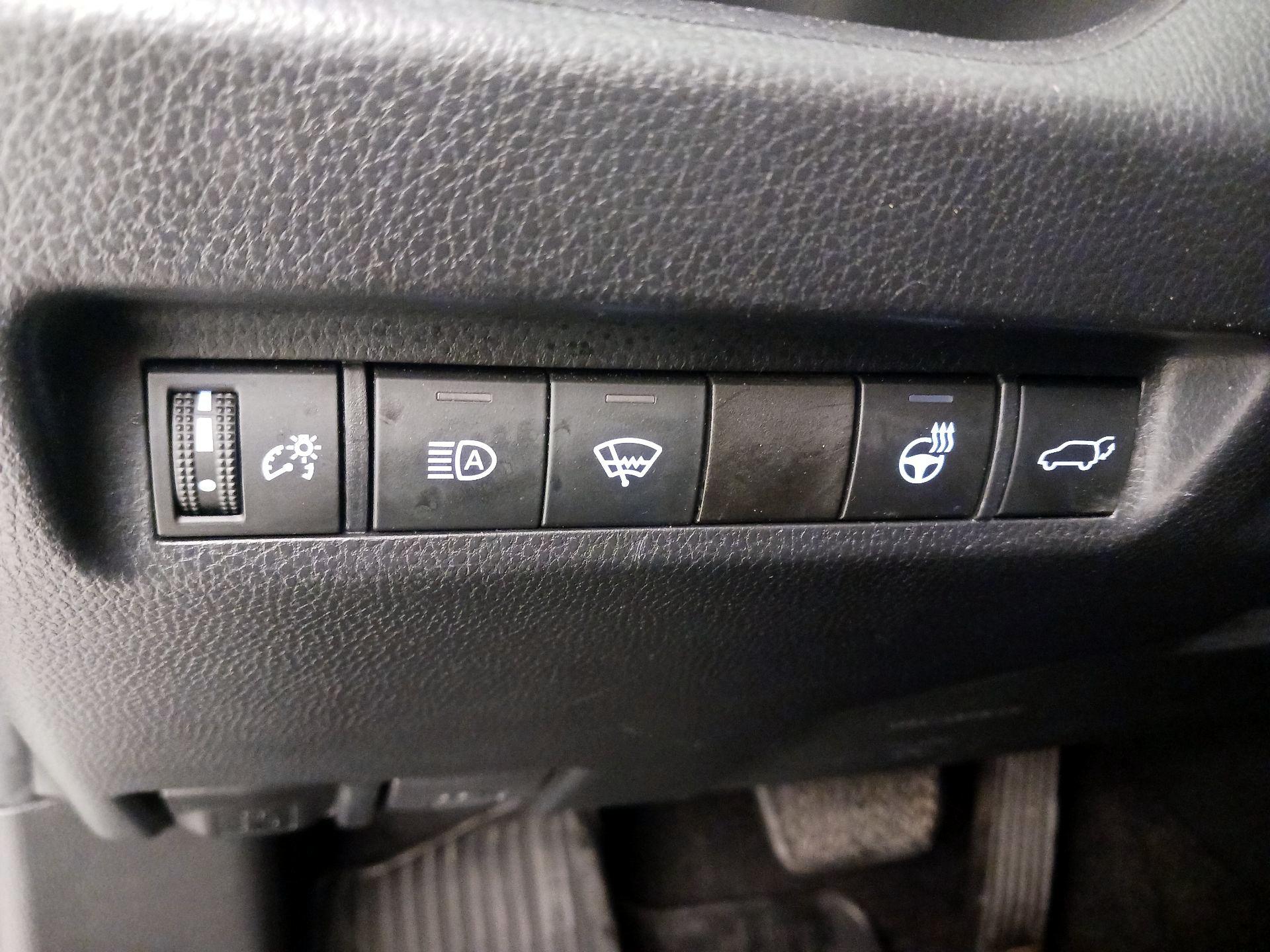 Thumbnail: 2020 Toyota RAV4 - 13