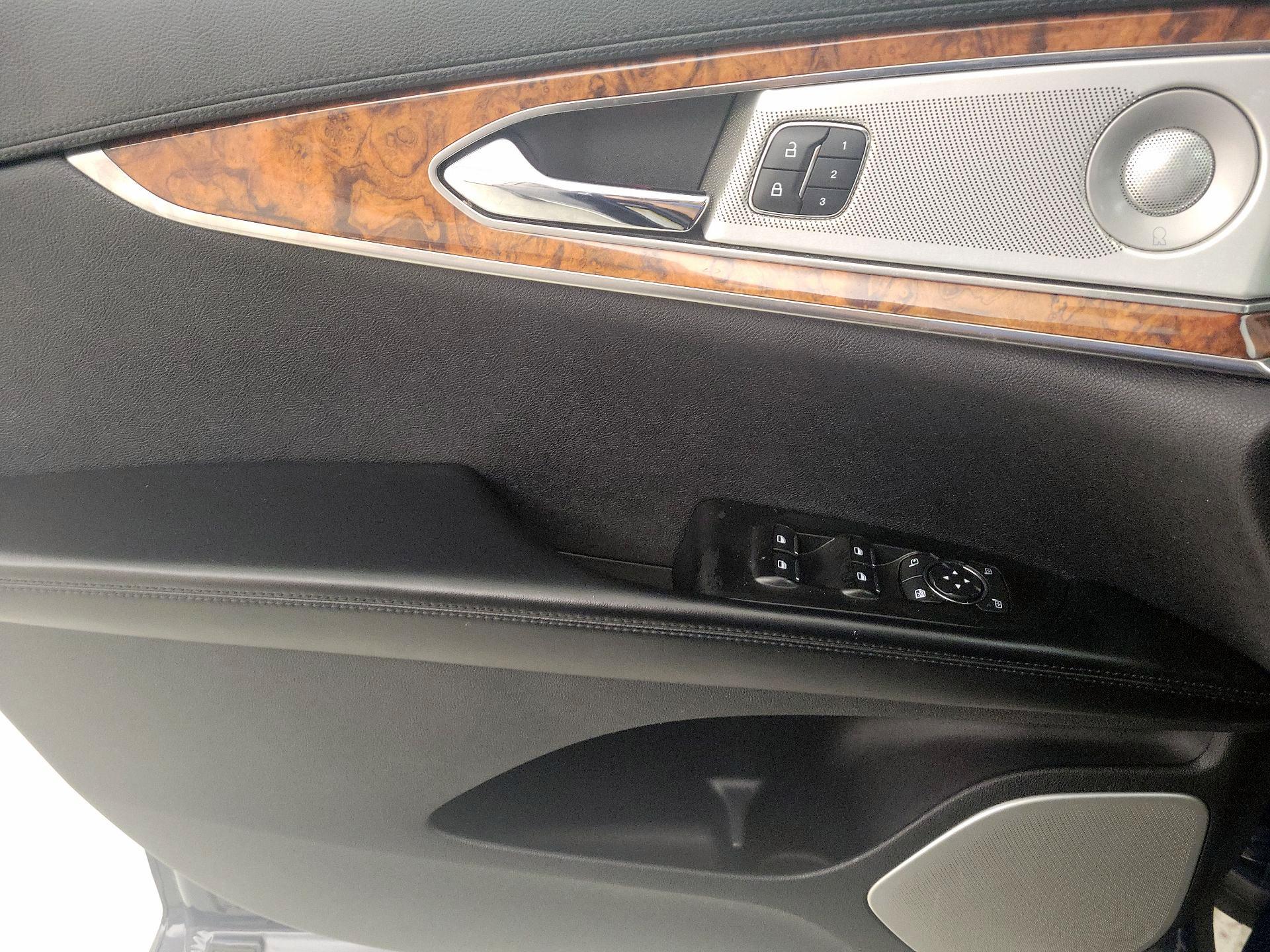 Thumbnail: 2019 Lincoln Nautilus - 12