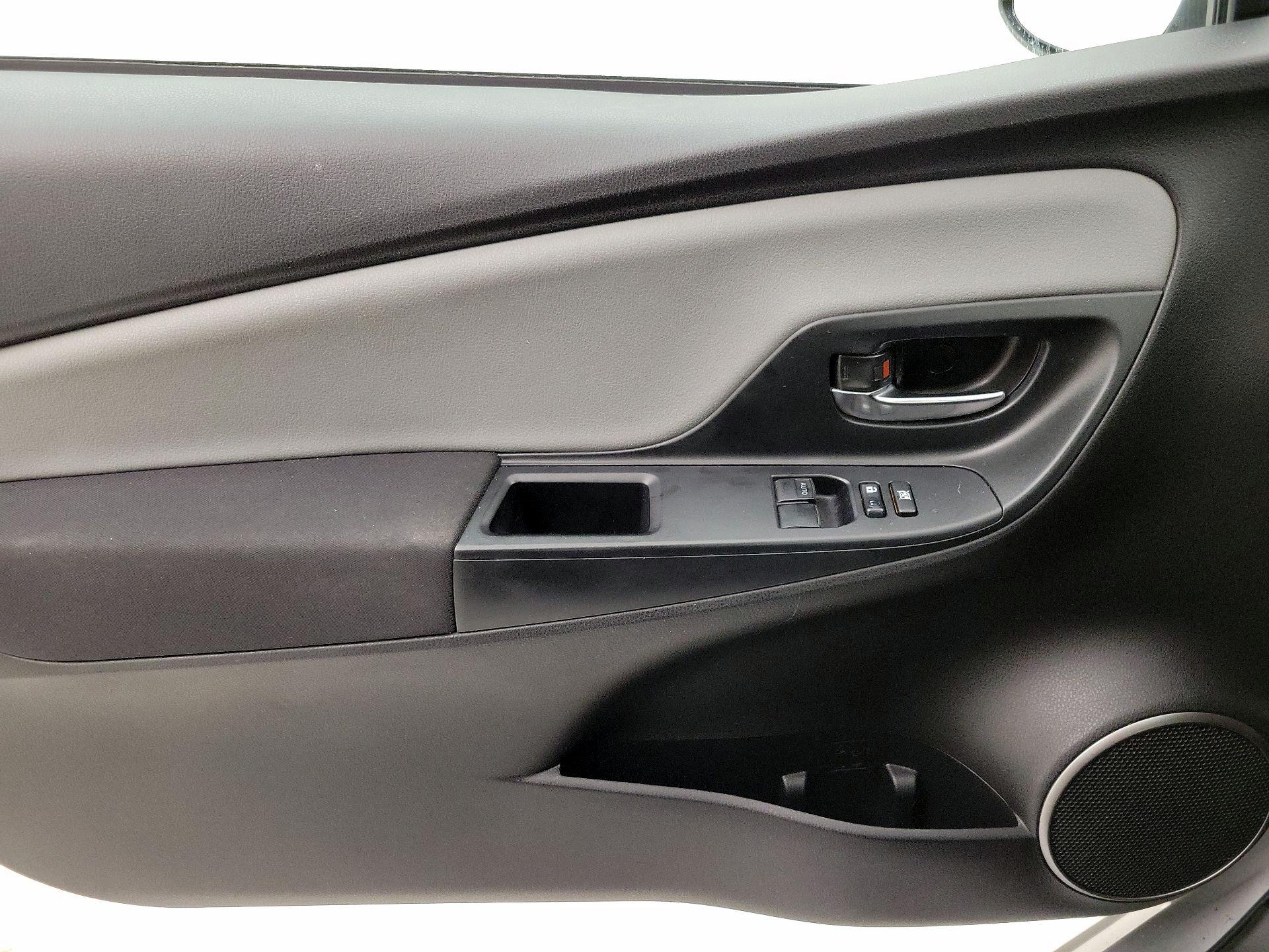 Thumbnail: 2017 Toyota Yaris - 12
