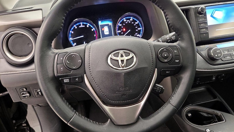 2017 Toyota RAV4 Limited 10