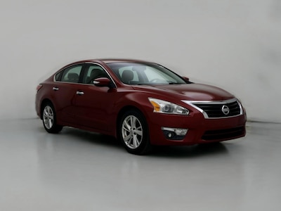 Red 2015 Nissan Altima SL