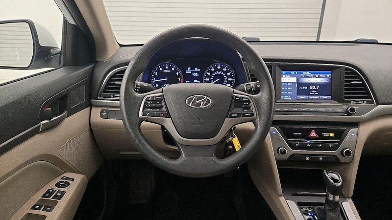 2017 Hyundai Elantra SE 10