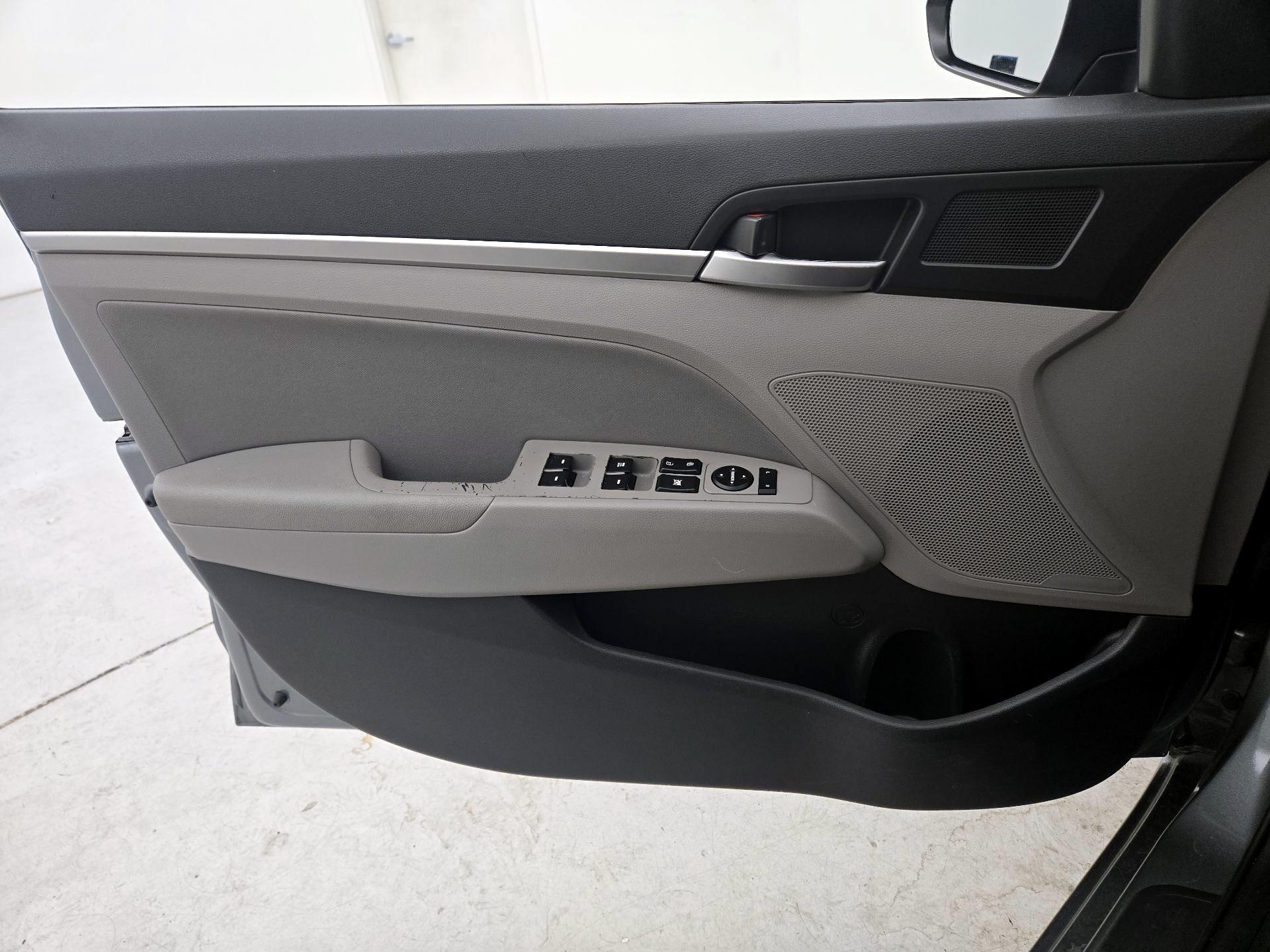 Thumbnail: 2019 Hyundai Elantra - 12
