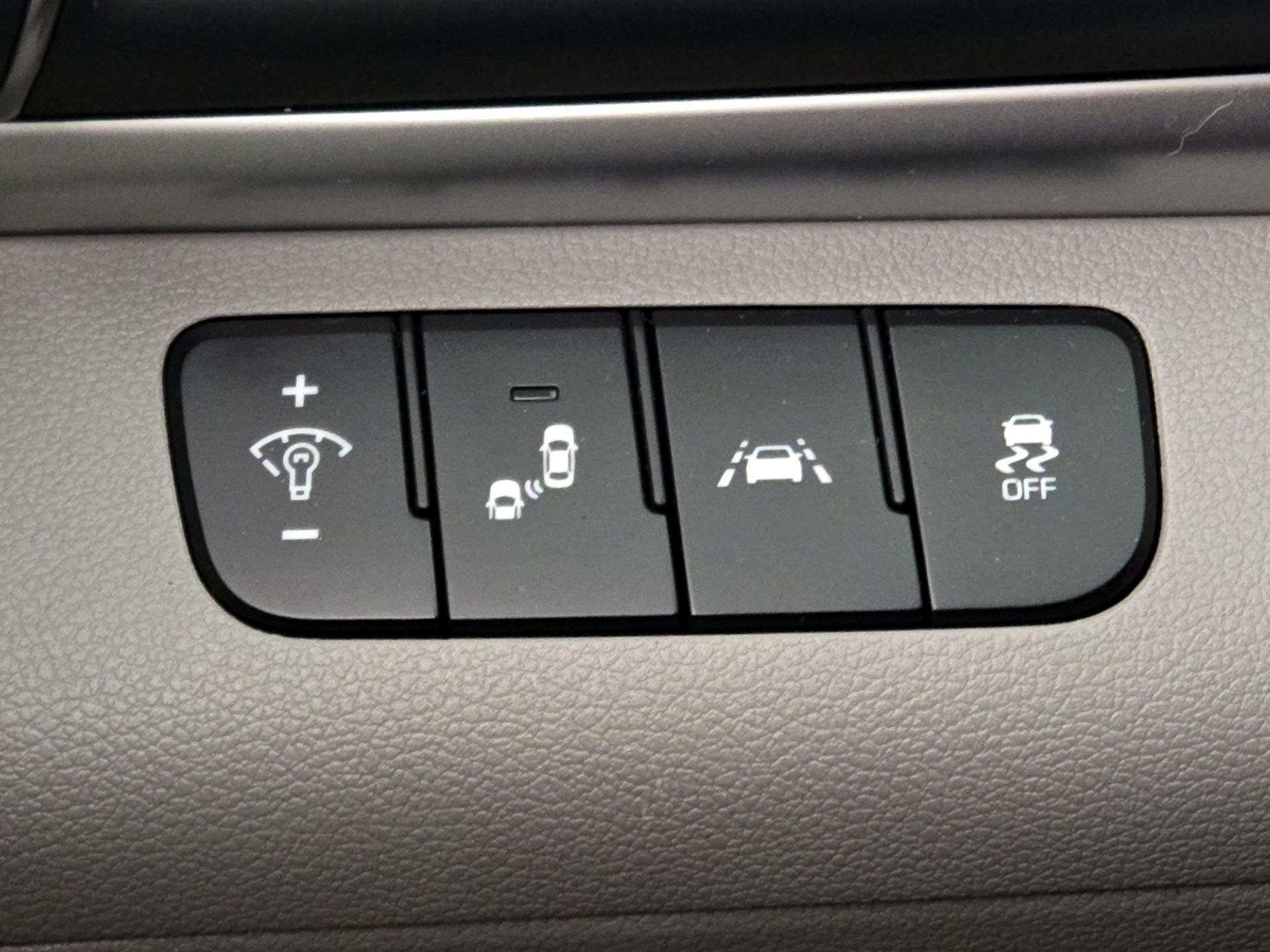 Thumbnail: 2019 Hyundai Elantra - 13