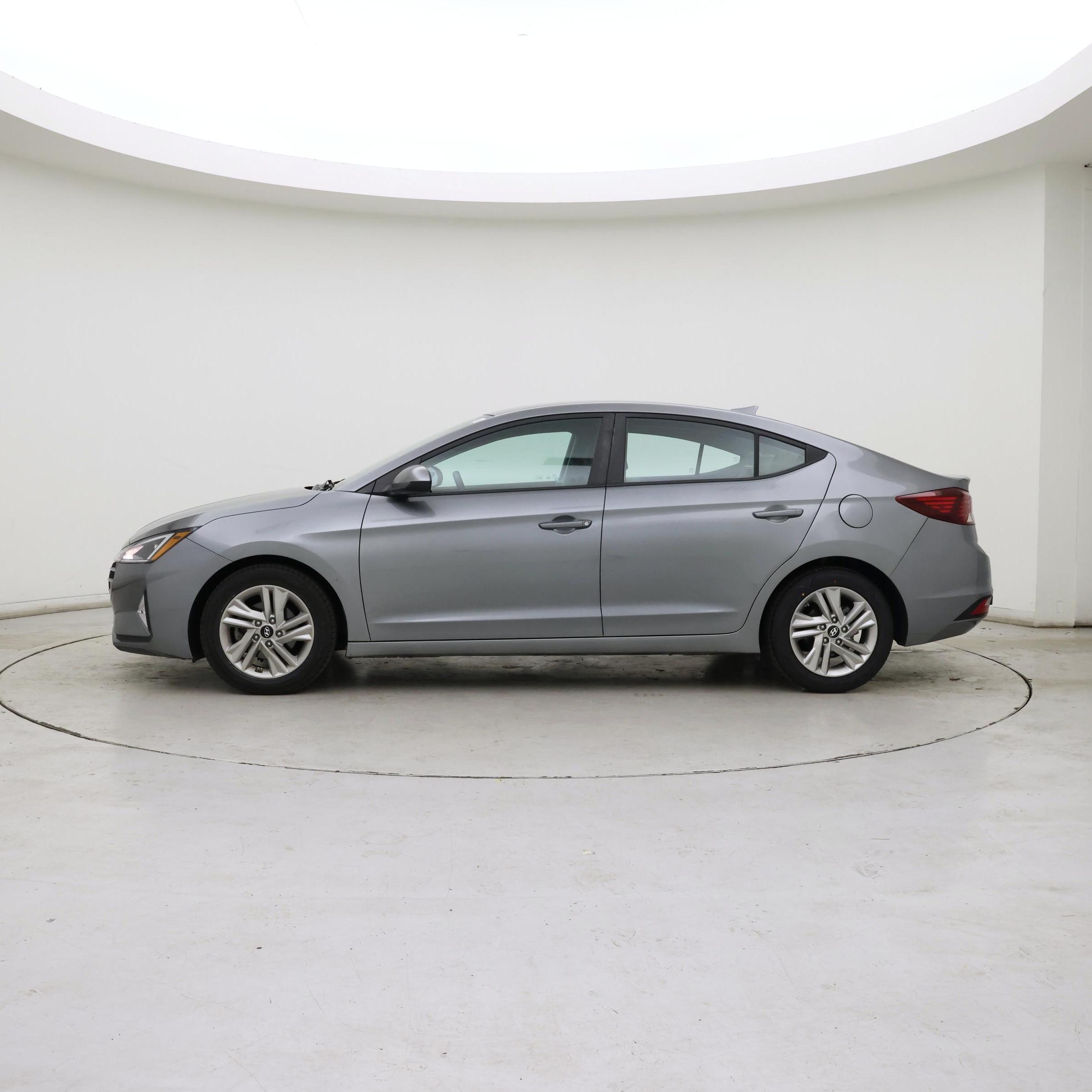 Thumbnail: 2019 Hyundai Elantra - 3