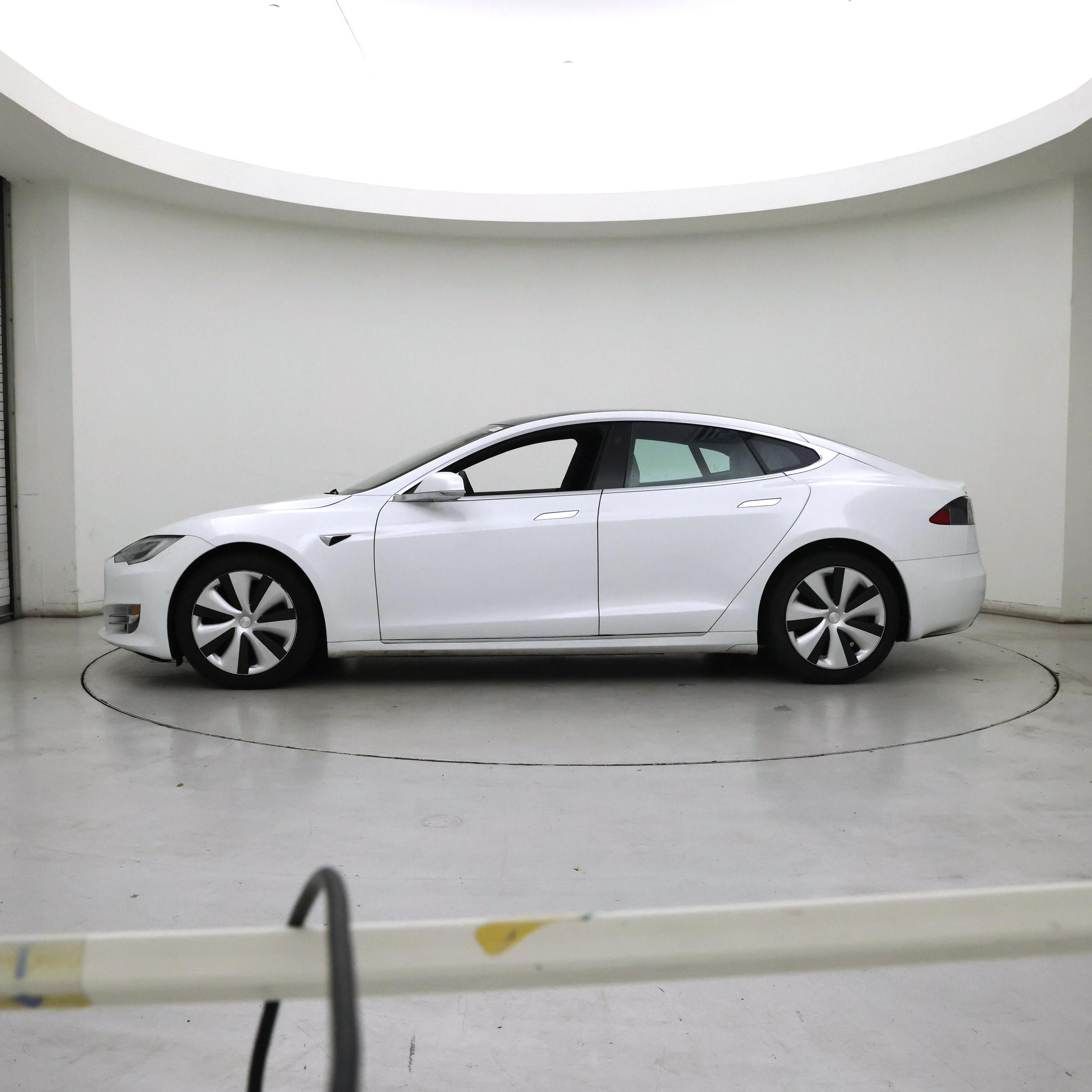 Thumbnail: 2021 Tesla Model S - 3