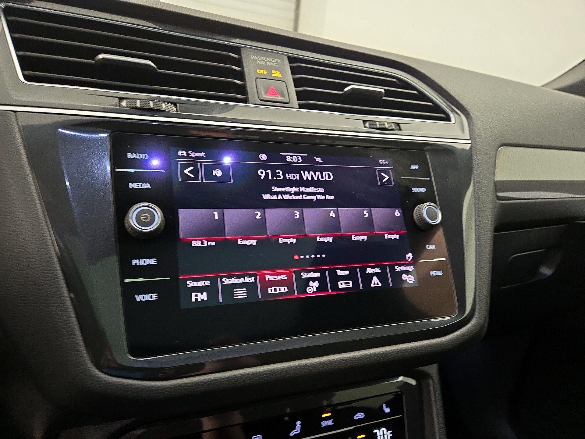 Thumbnail: 2022 Volkswagen Tiguan - 15