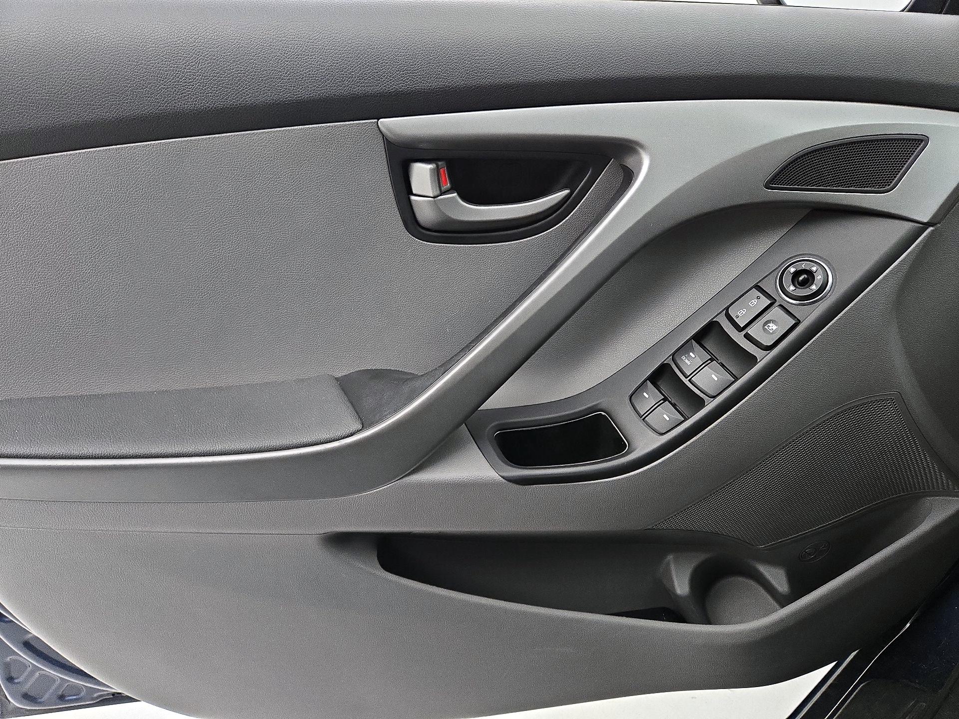 Thumbnail: 2016 Hyundai Elantra - 10