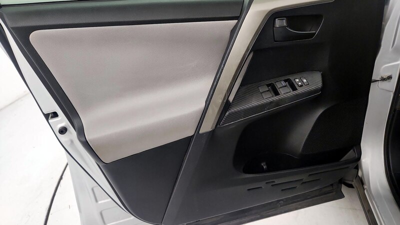 2015 Toyota RAV4 LE 10