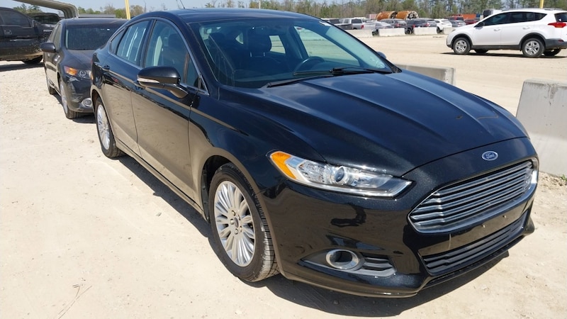 2013 Ford Fusion SE Hero Image