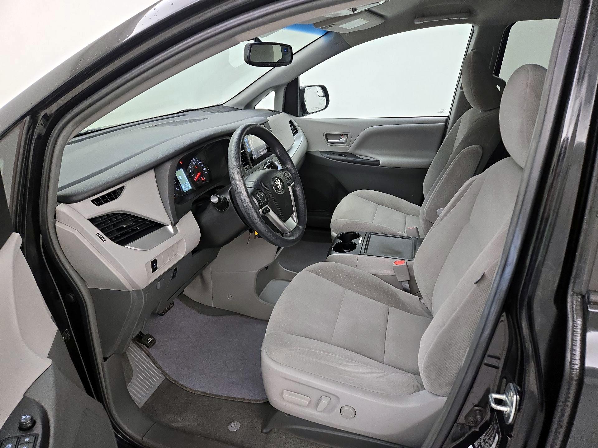 Thumbnail: 2015 Toyota Sienna - 11