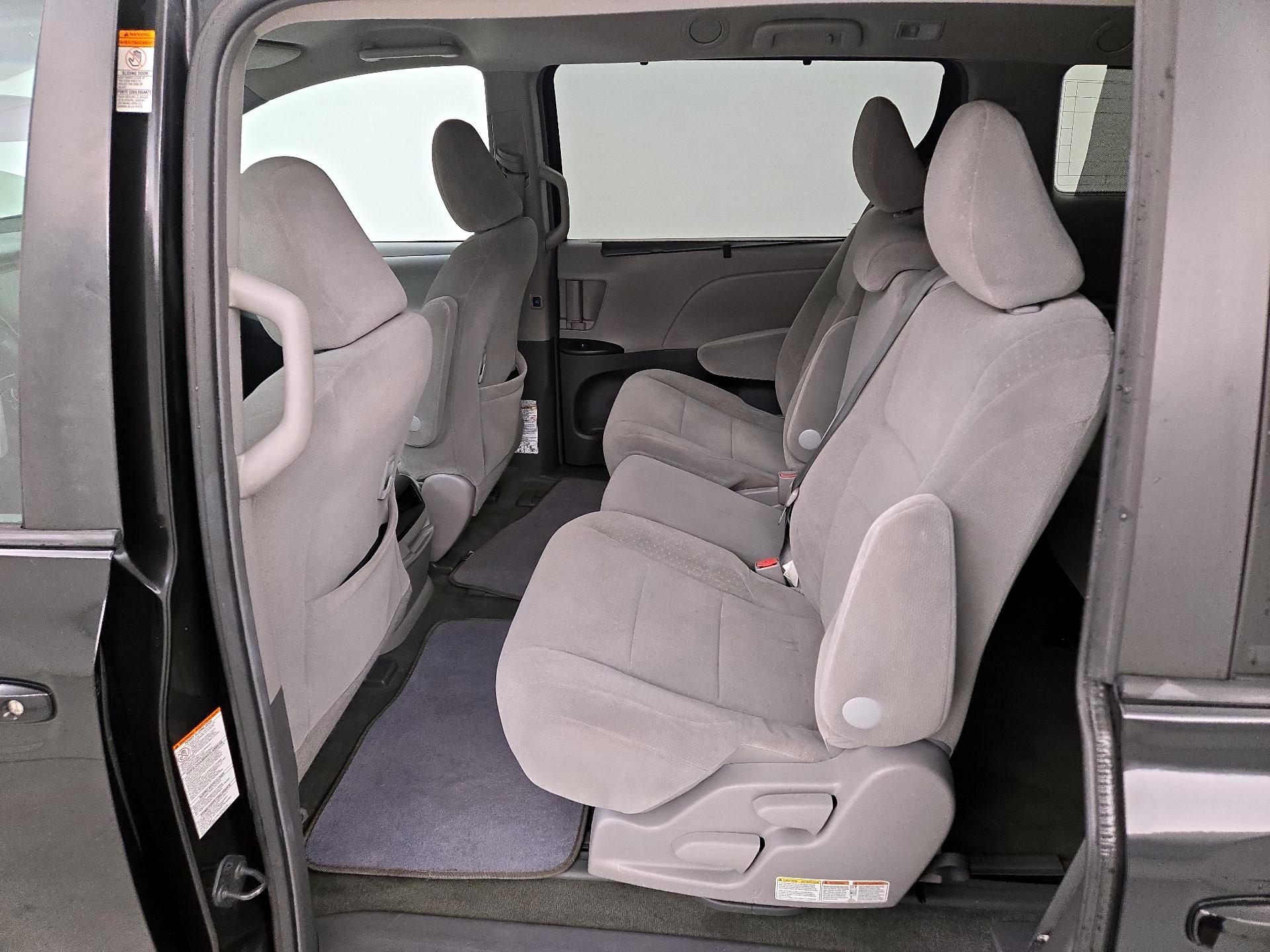 Thumbnail: 2015 Toyota Sienna - 19