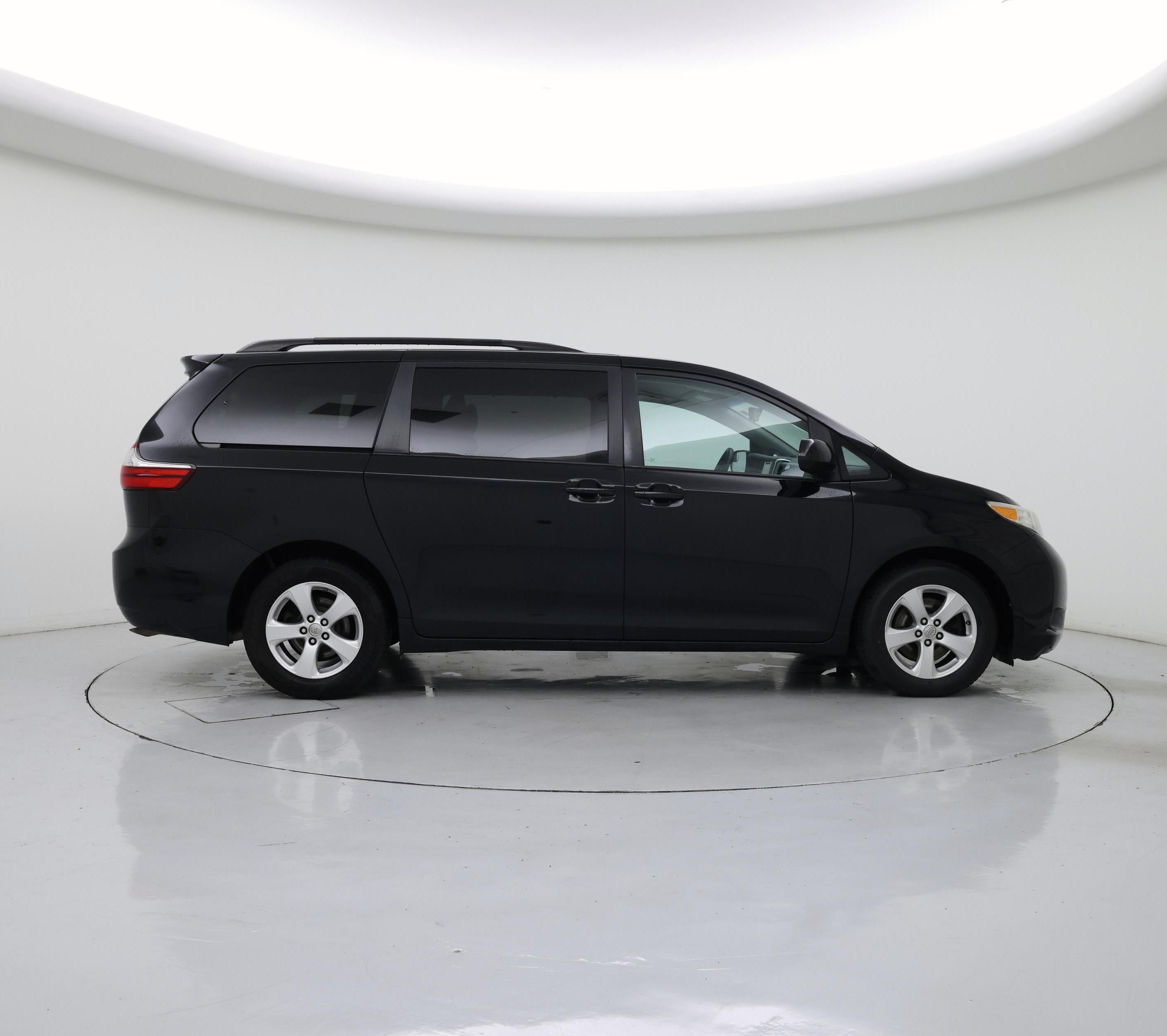 Thumbnail: 2015 Toyota Sienna - 7