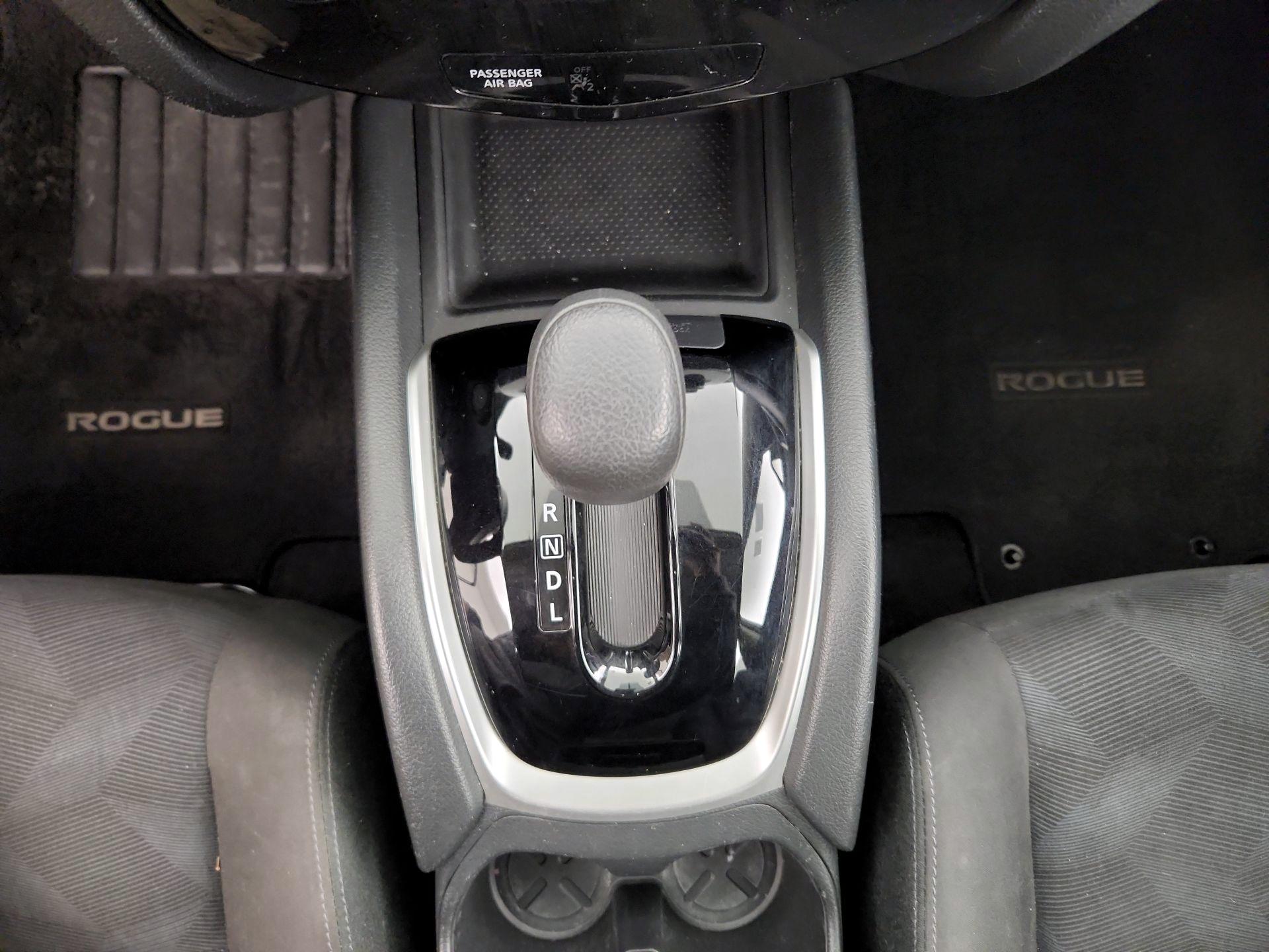Thumbnail: 2015 Nissan Rogue - 17