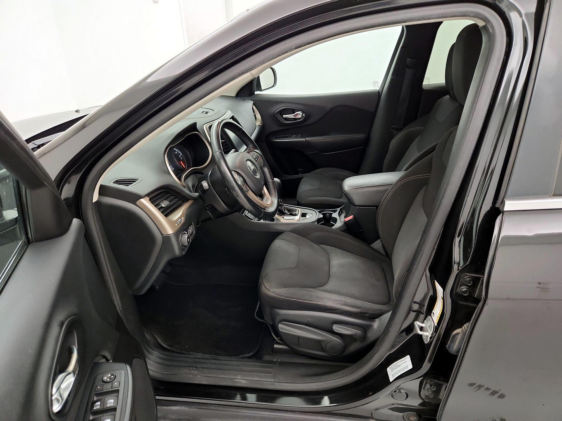 Thumbnail: 2016 Jeep Cherokee - 11