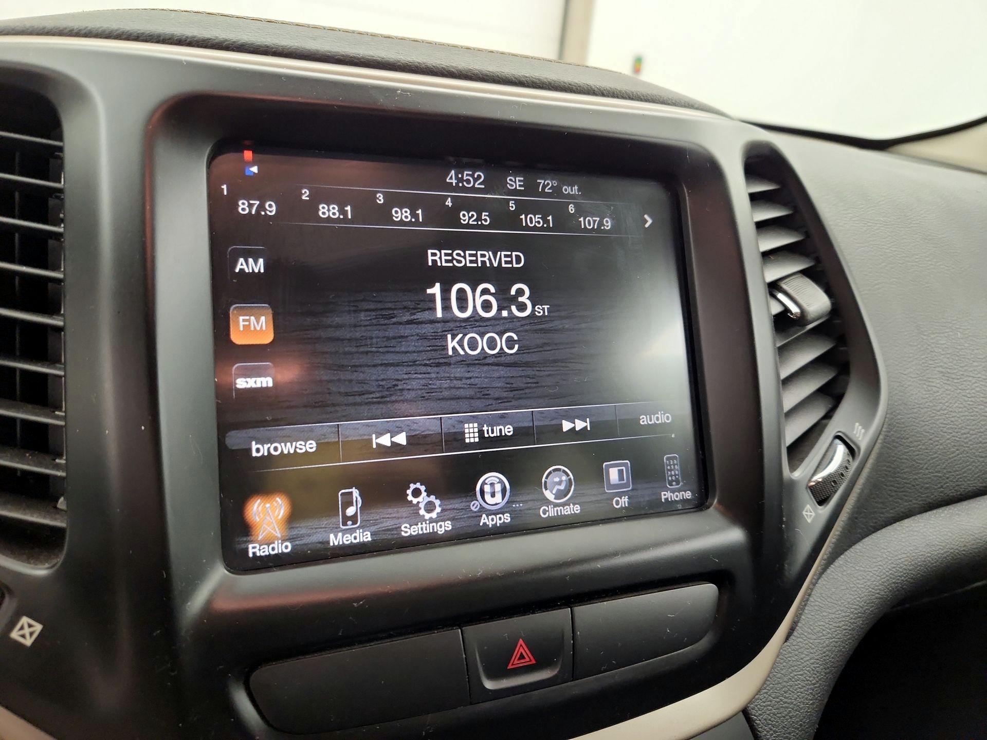 Thumbnail: 2016 Jeep Cherokee - 15