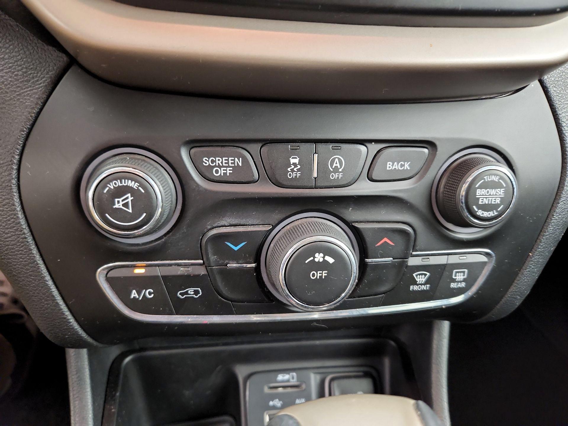 Thumbnail: 2016 Jeep Cherokee - 16