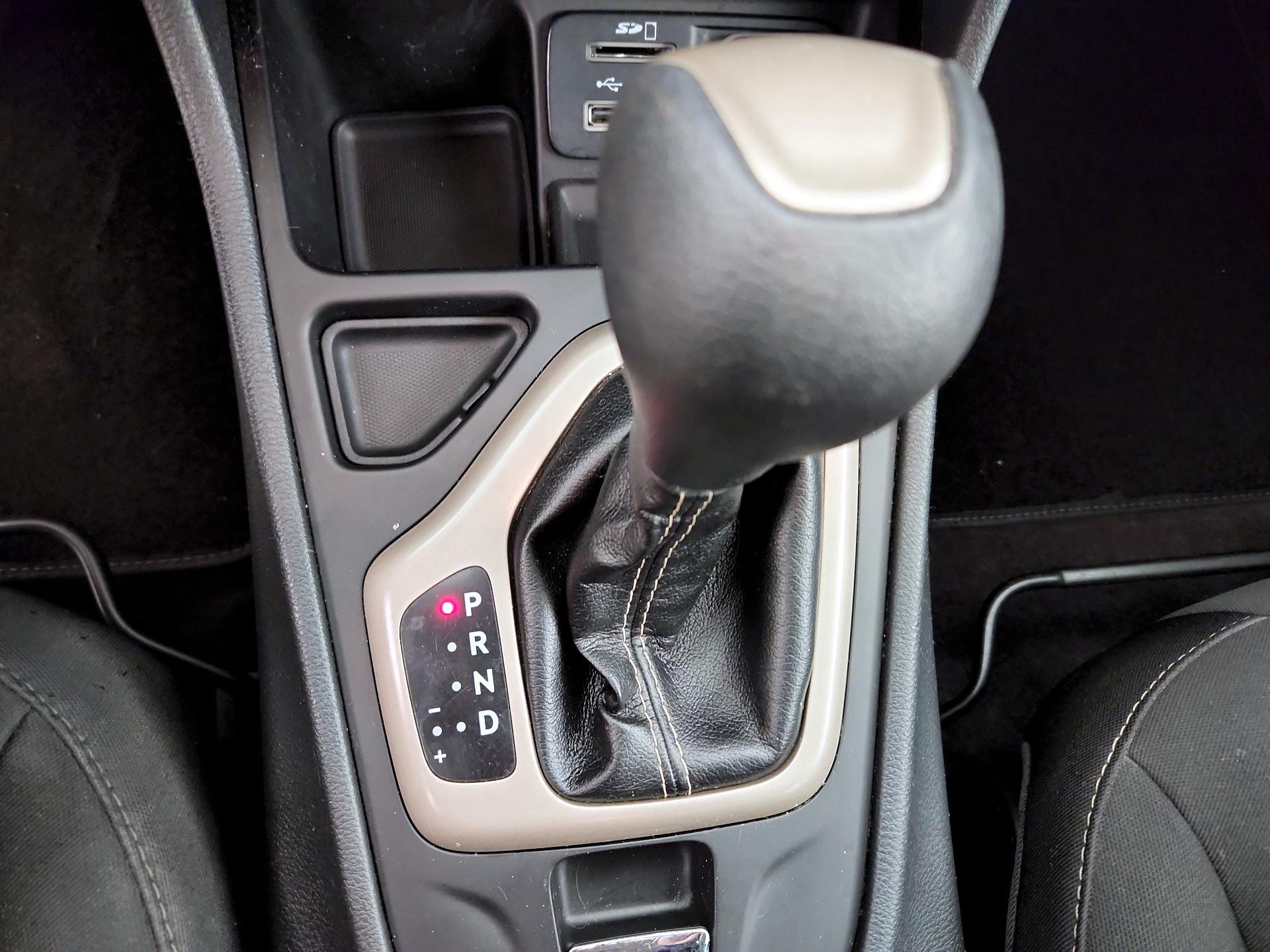 Thumbnail: 2016 Jeep Cherokee - 17