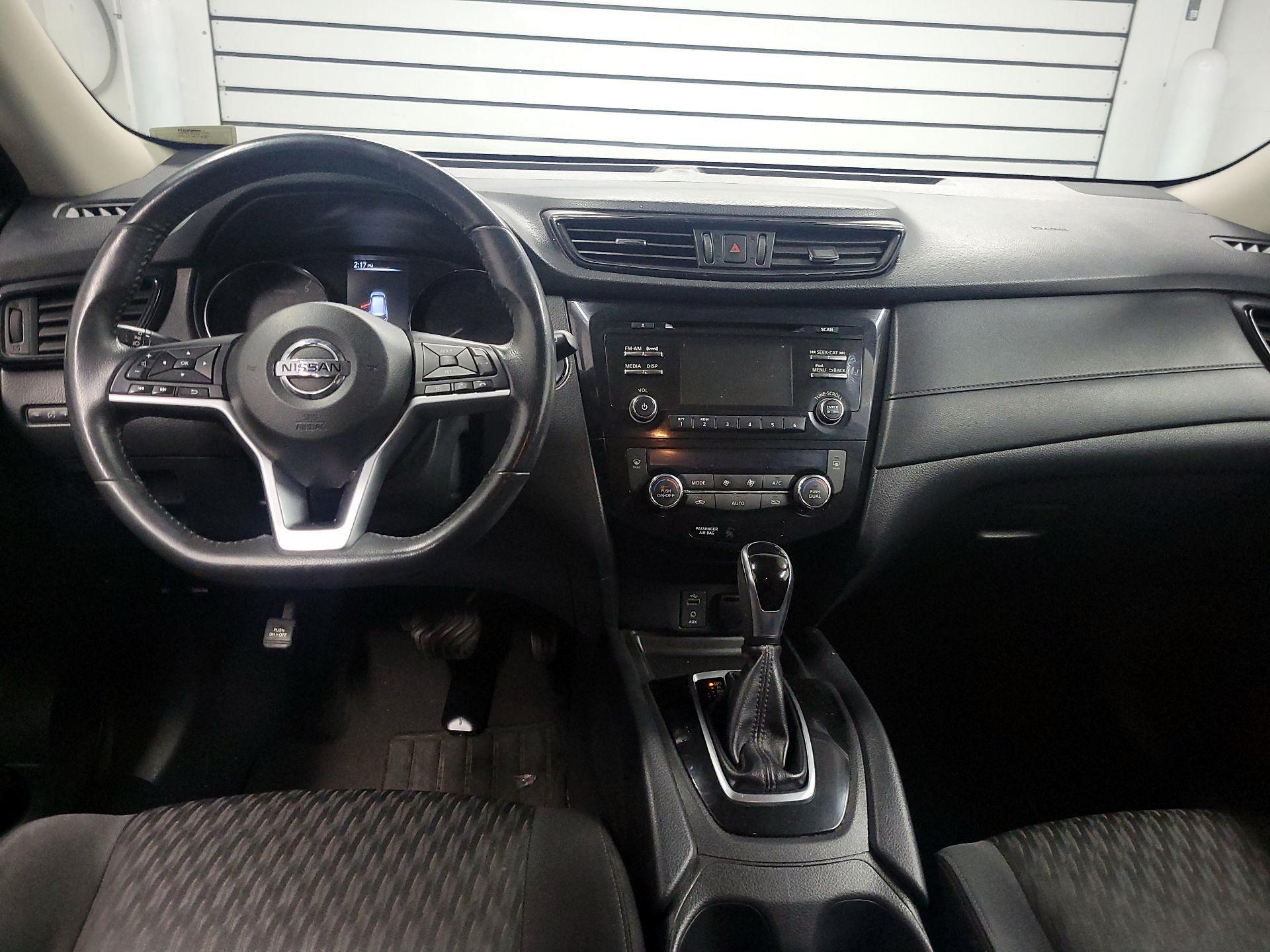 Thumbnail: 2017 Nissan Rogue - 9