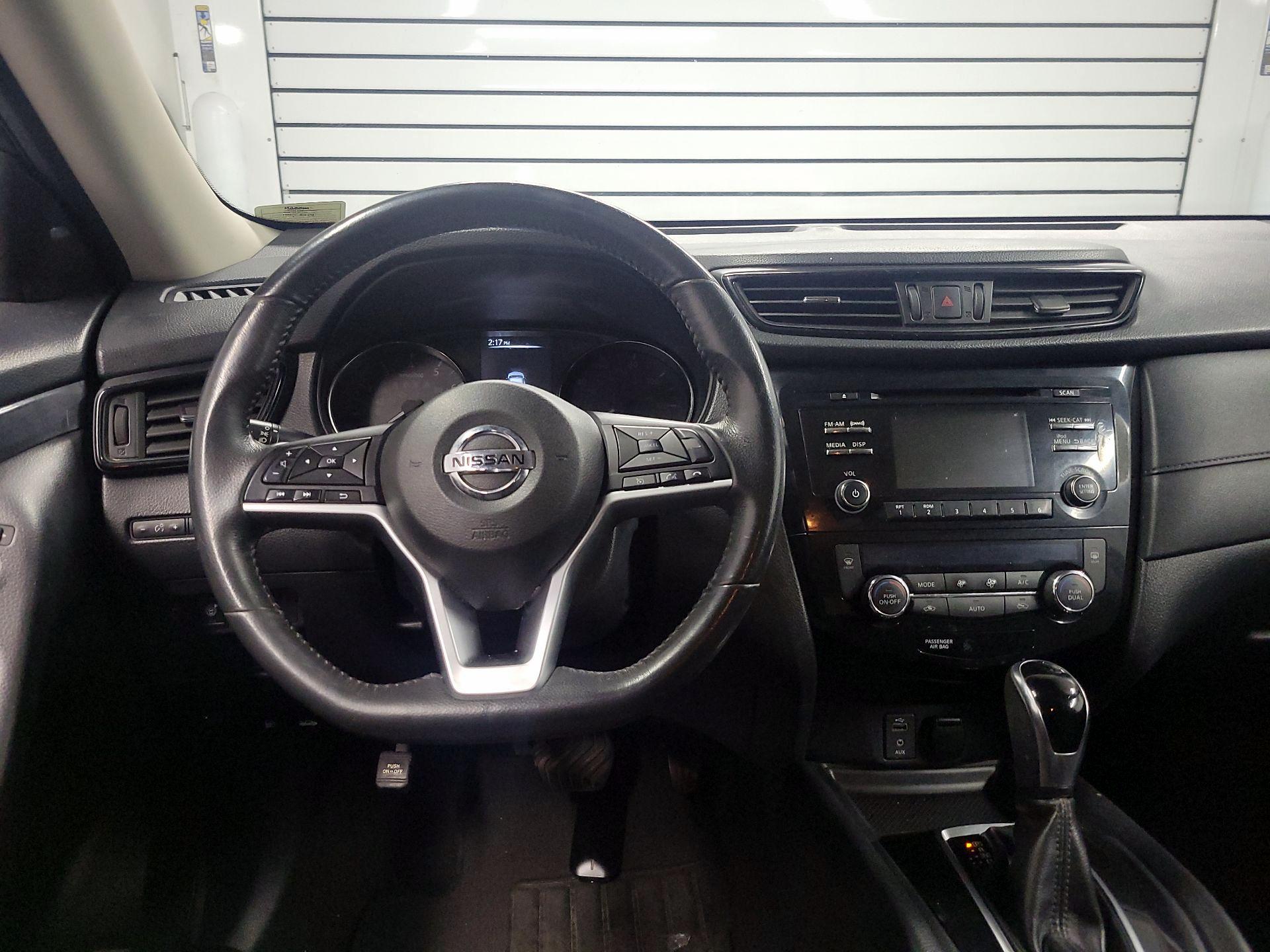 Thumbnail: 2017 Nissan Rogue - 10