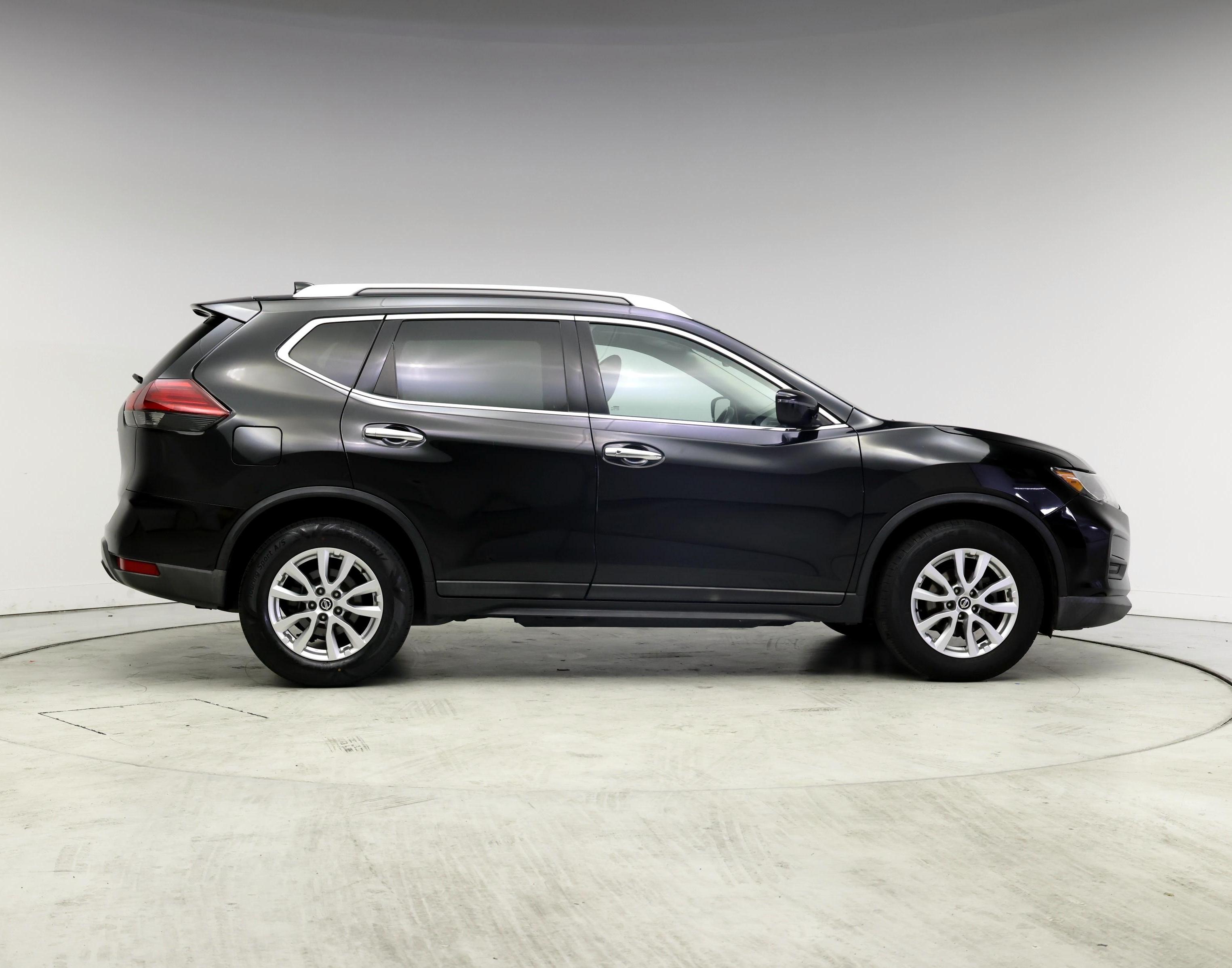 Thumbnail: 2017 Nissan Rogue - 7