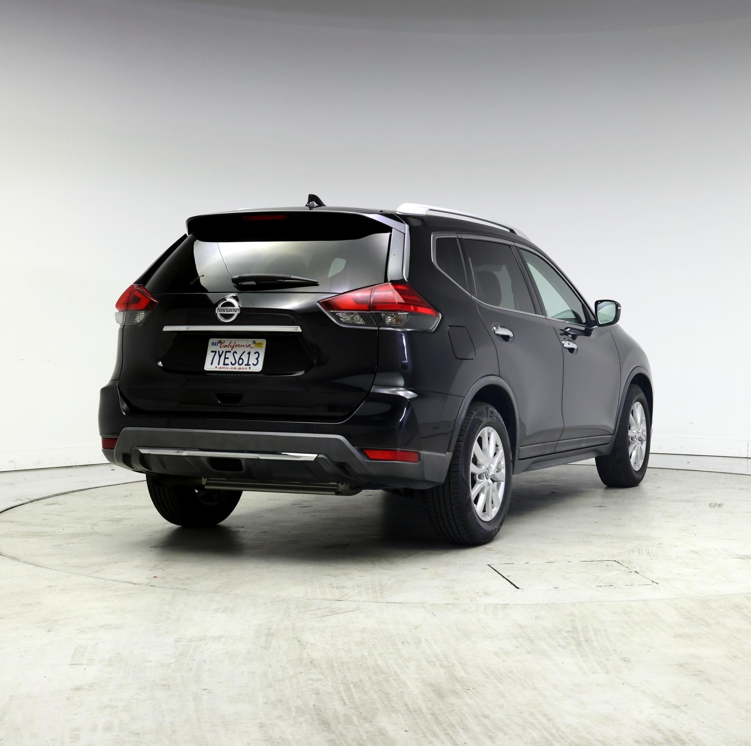 Thumbnail: 2017 Nissan Rogue - 8