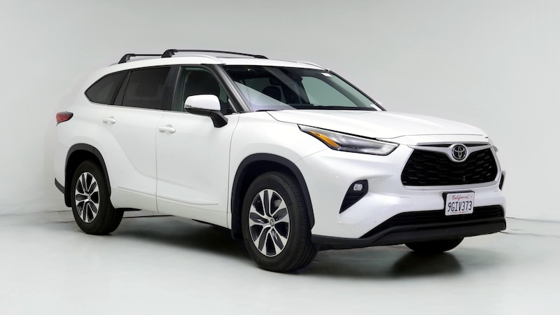 2023 Toyota Highlander XLE Hero Image