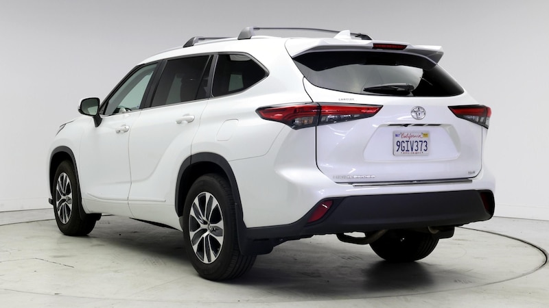 2023 Toyota Highlander XLE 2