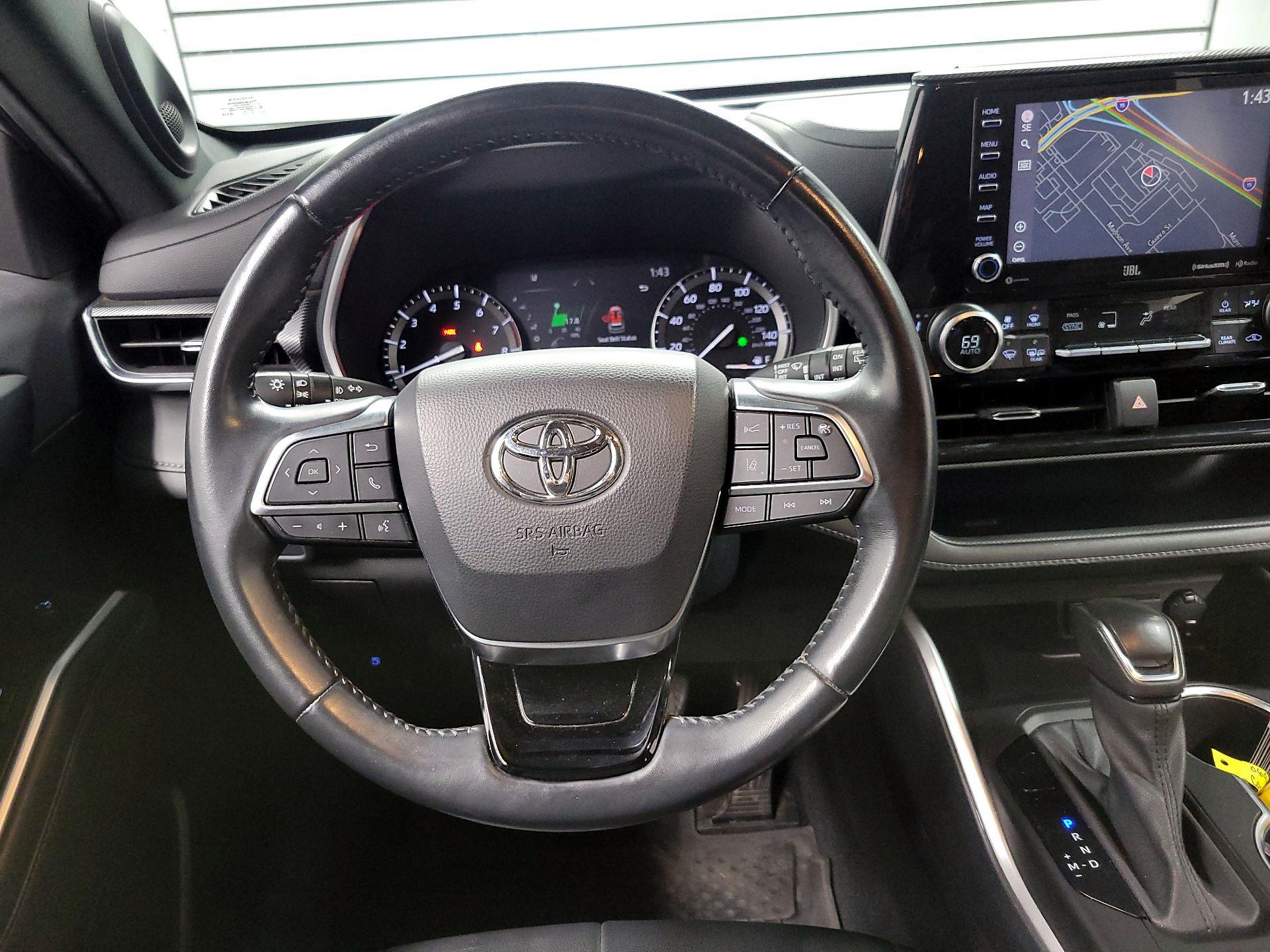 Thumbnail: 2021 Toyota Highlander - 10
