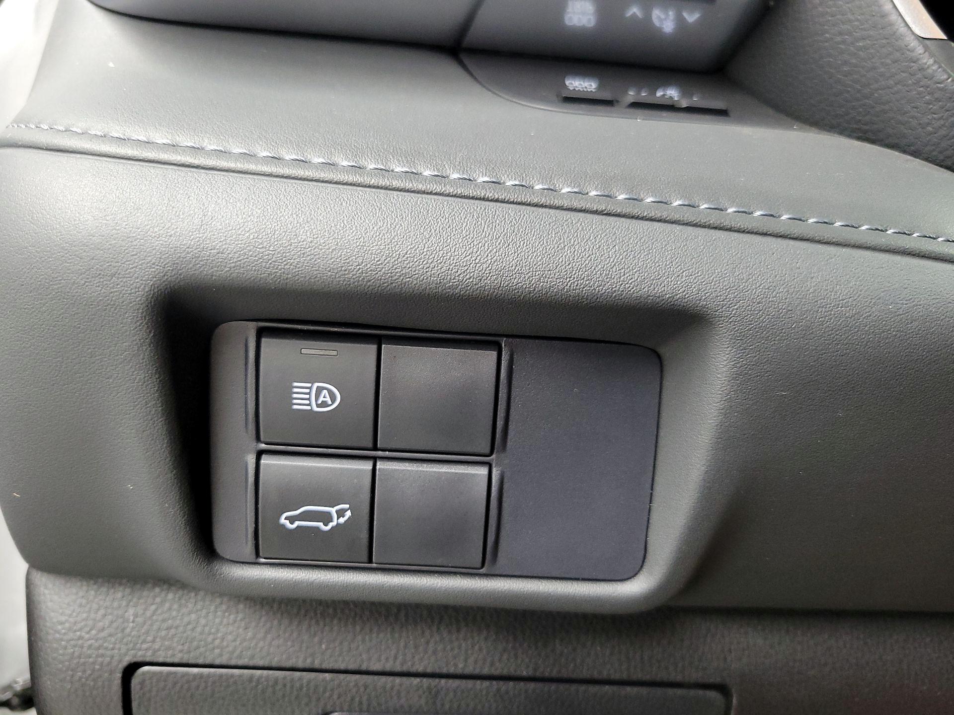Thumbnail: 2021 Toyota Highlander - 13