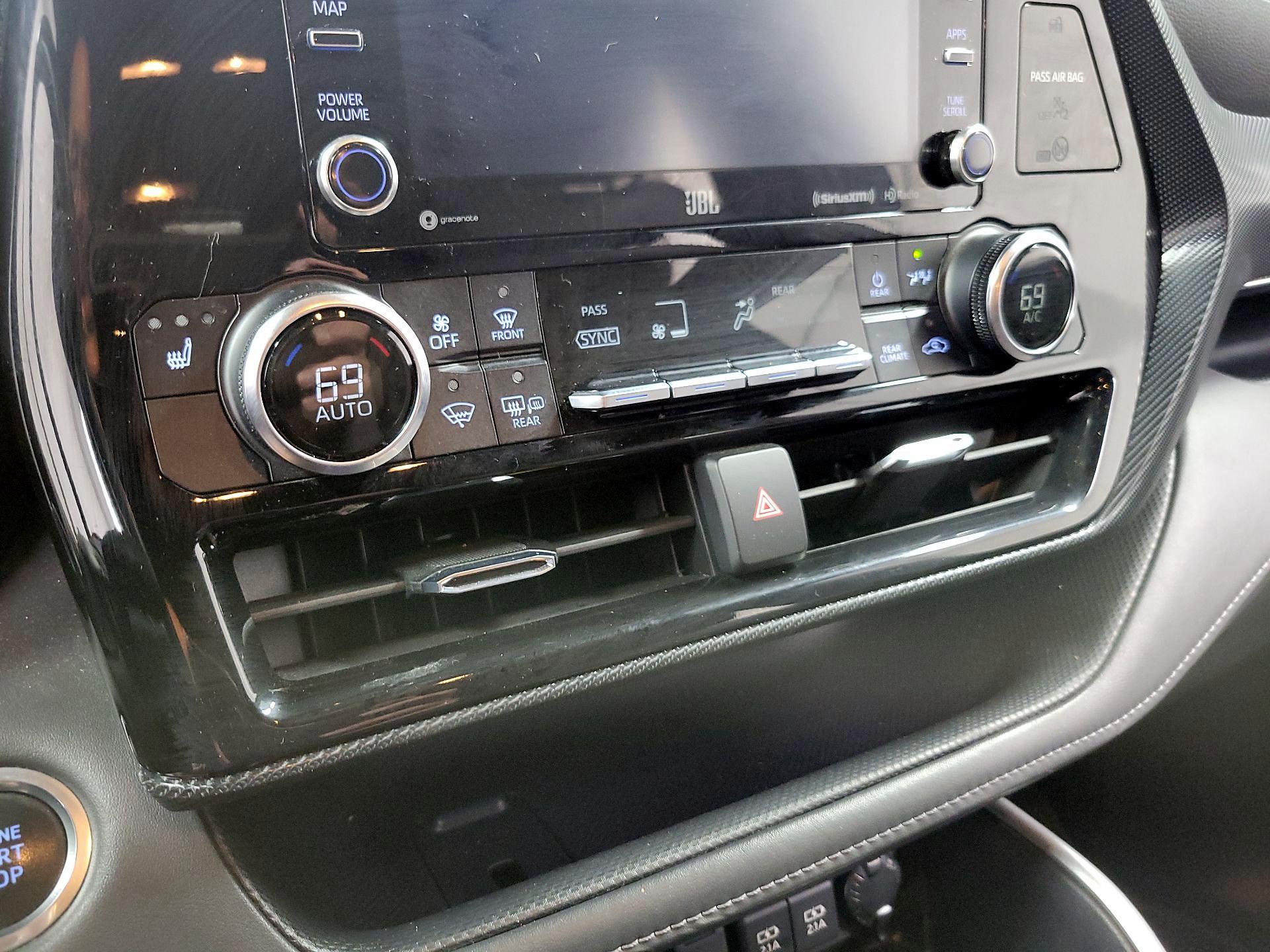 Thumbnail: 2021 Toyota Highlander - 17