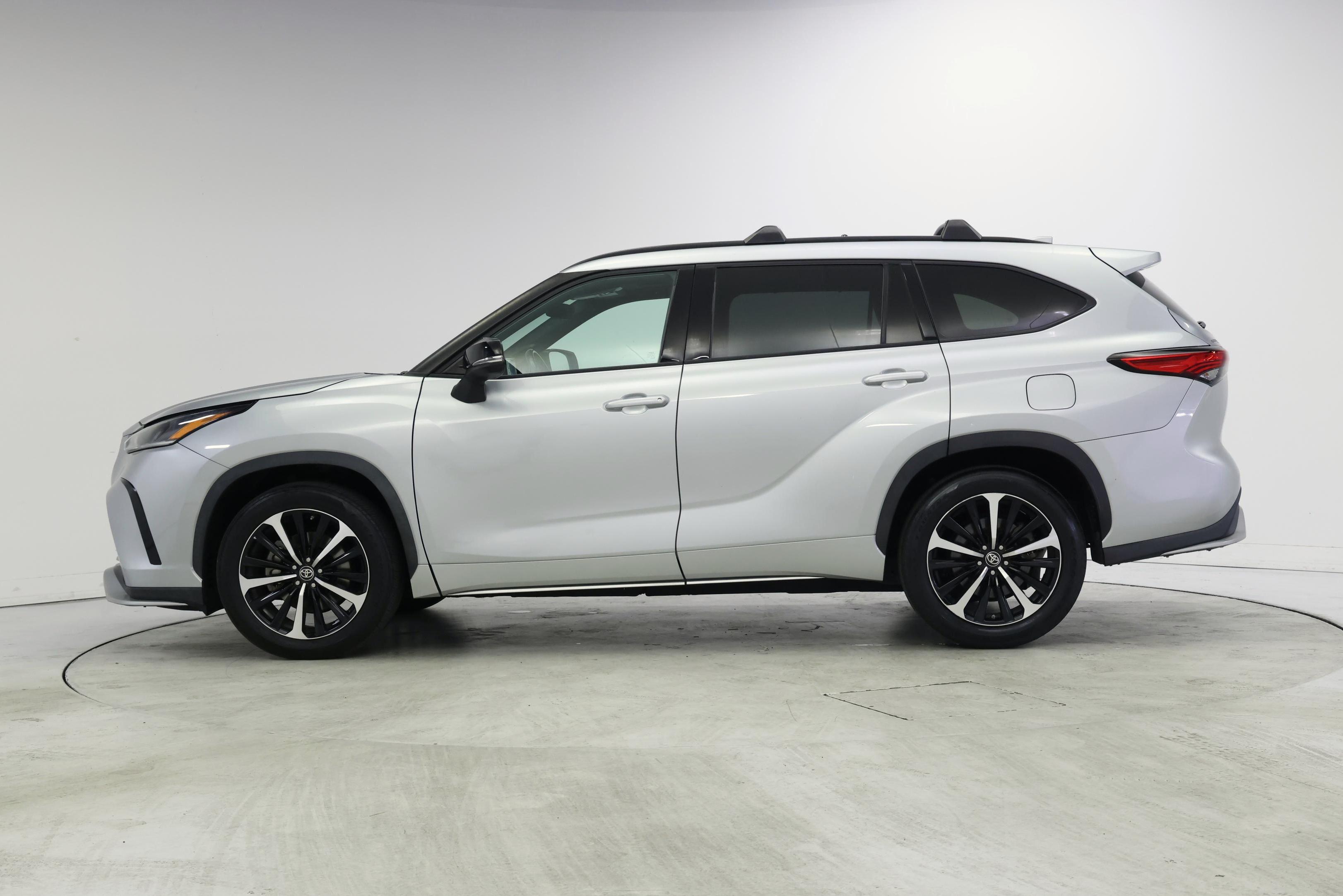 Thumbnail: 2021 Toyota Highlander - 3