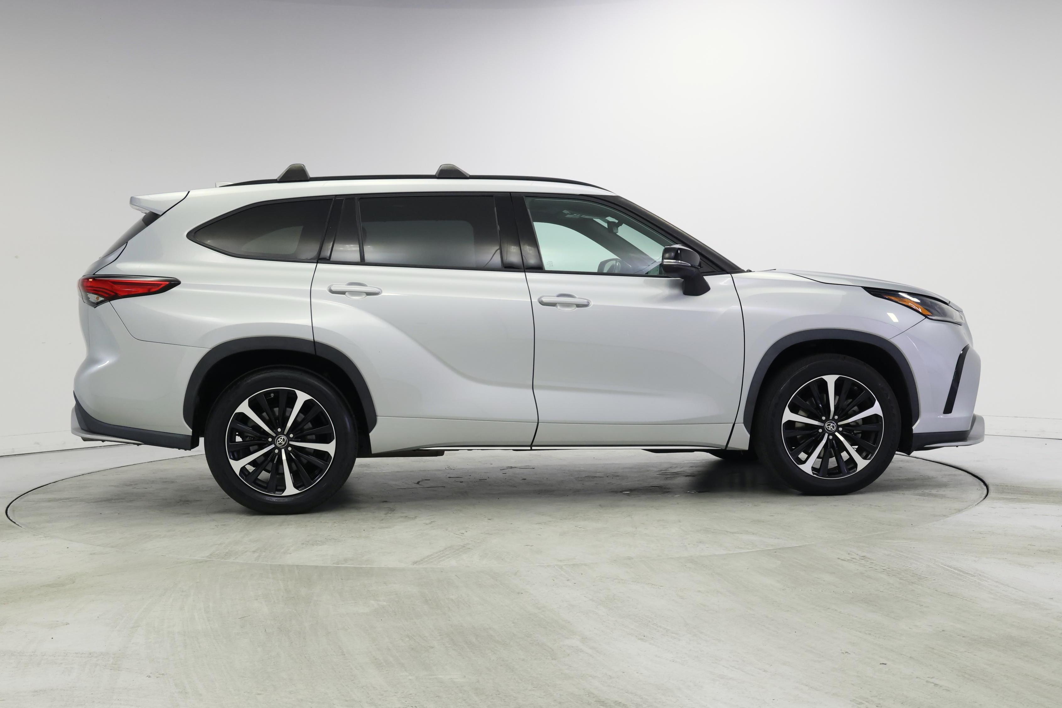 Thumbnail: 2021 Toyota Highlander - 7