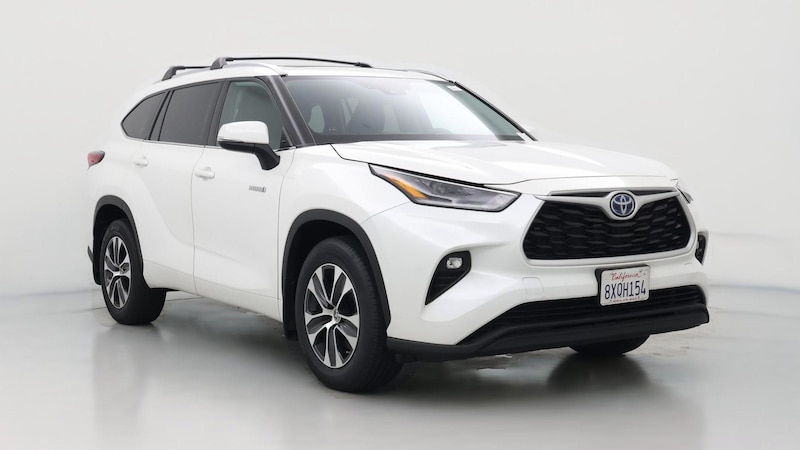 2021 Toyota Highlander XLE Hero Image