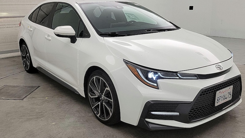 2020 Toyota Corolla SE Hero Image