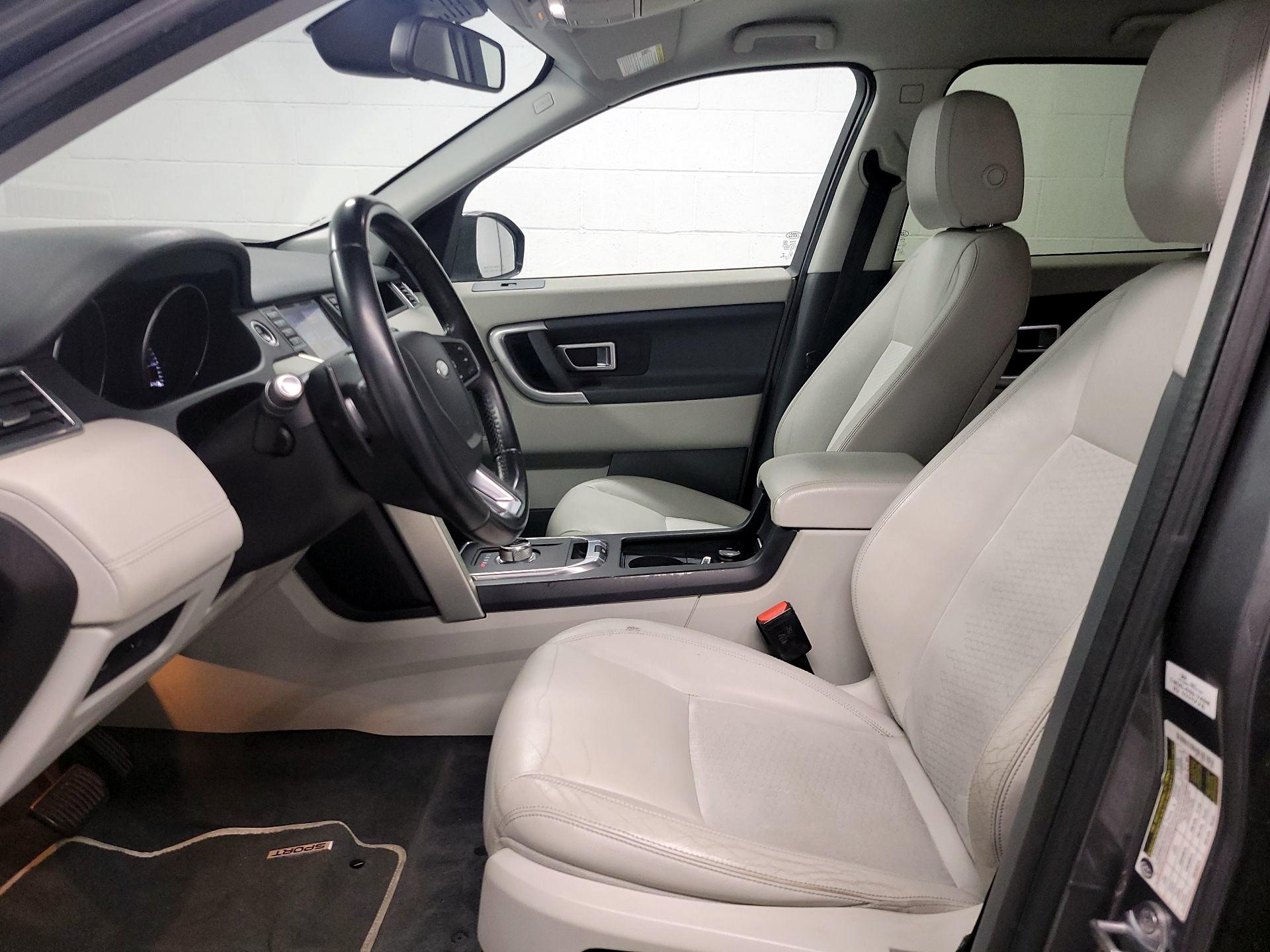 Thumbnail: 2016 Land Rover Discovery Sport - 11