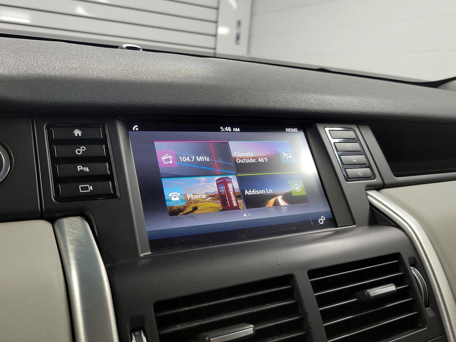 Thumbnail: 2016 Land Rover Discovery Sport - 14