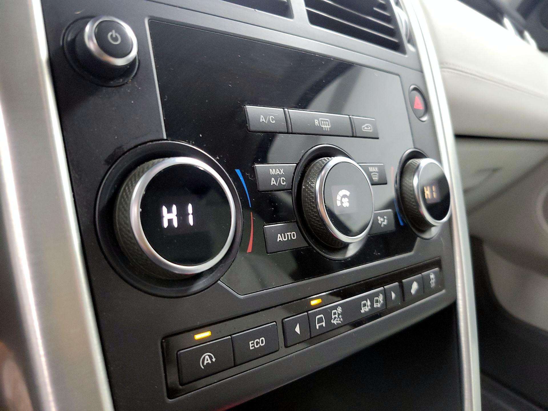 Thumbnail: 2016 Land Rover Discovery Sport - 15