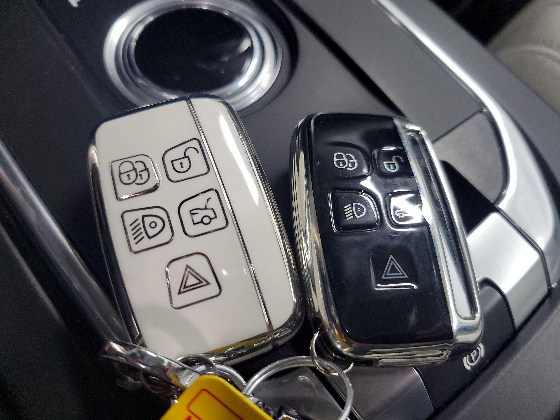 Thumbnail: 2016 Land Rover Discovery Sport - 20