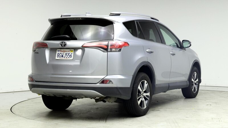 2018 Toyota RAV4 XLE 8