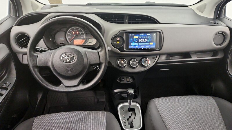 2015 Toyota Yaris L 9