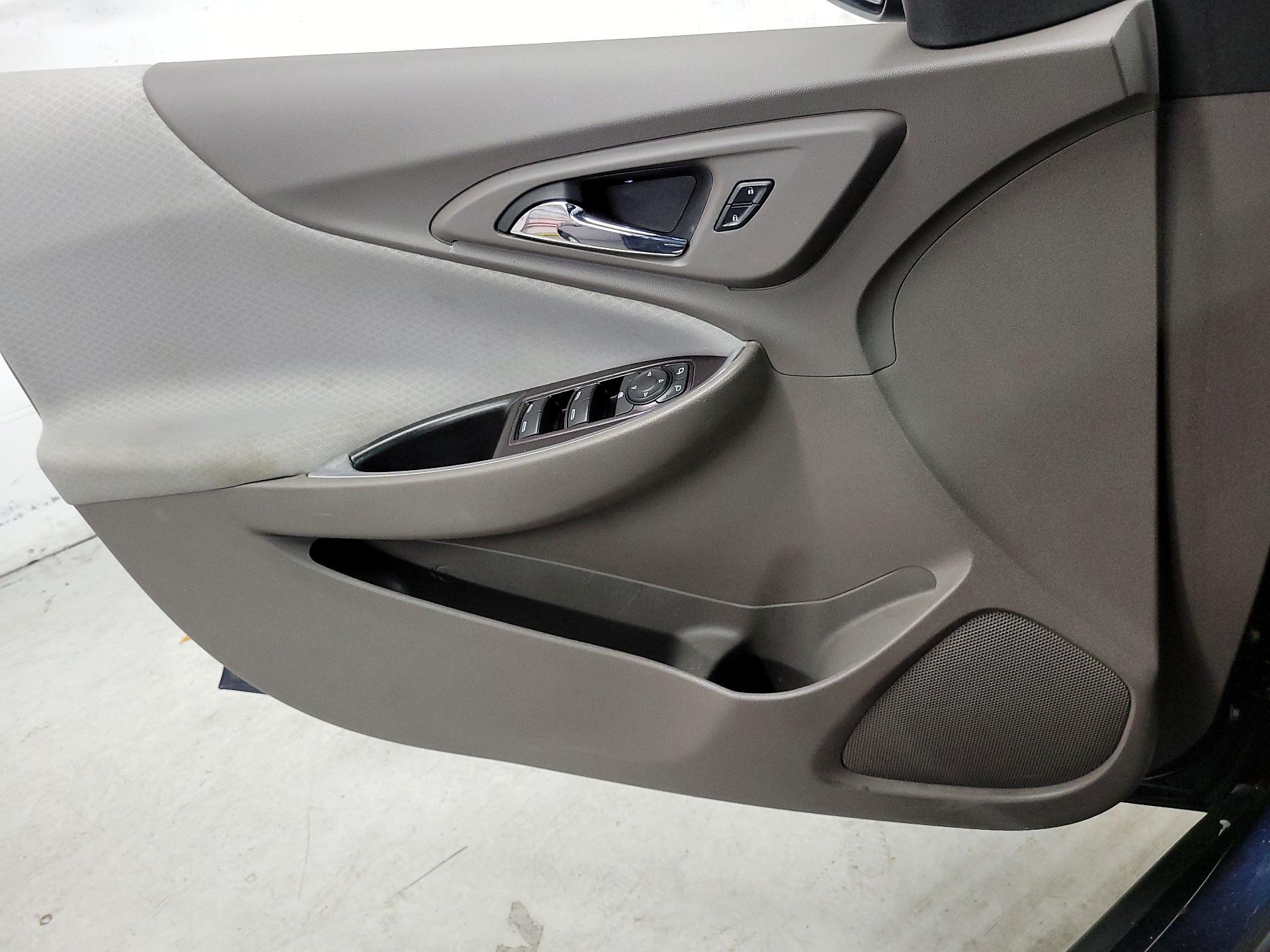 Thumbnail: 2016 Chevrolet Malibu - 12
