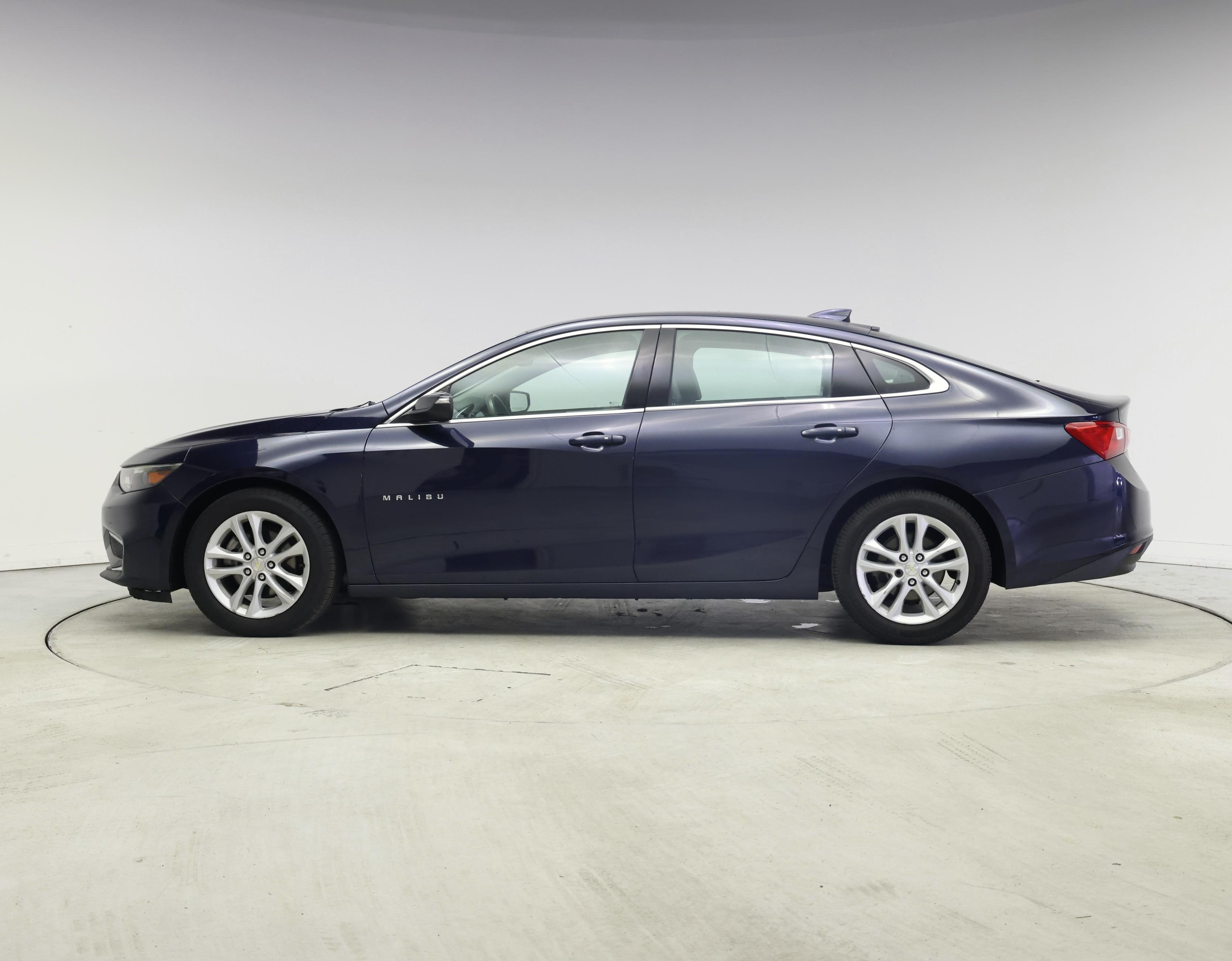 Thumbnail: 2016 Chevrolet Malibu - 3