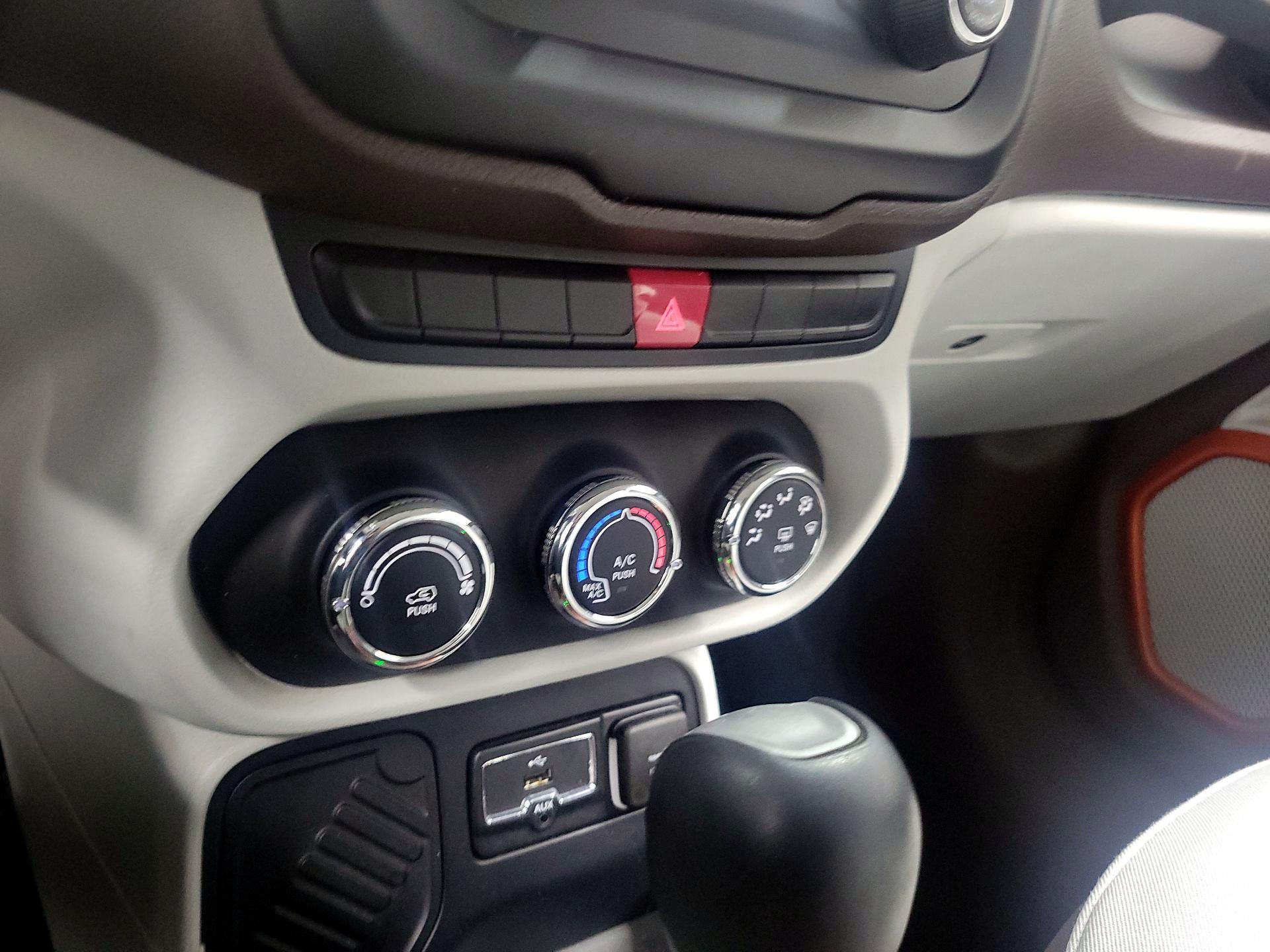 Thumbnail: 2015 Jeep Renegade - 16