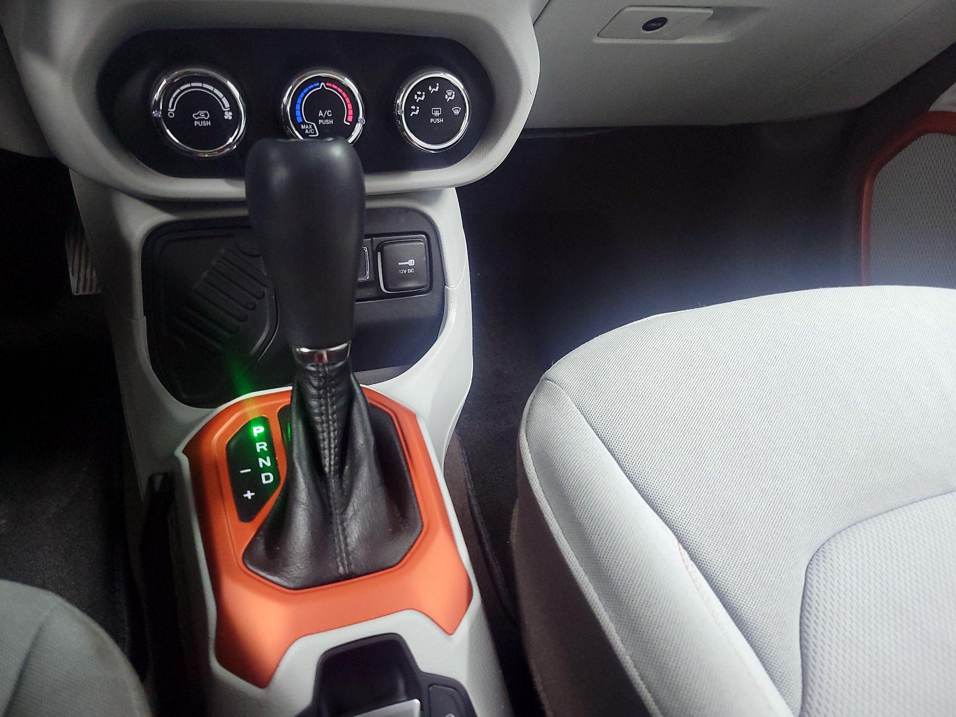 Thumbnail: 2015 Jeep Renegade - 17