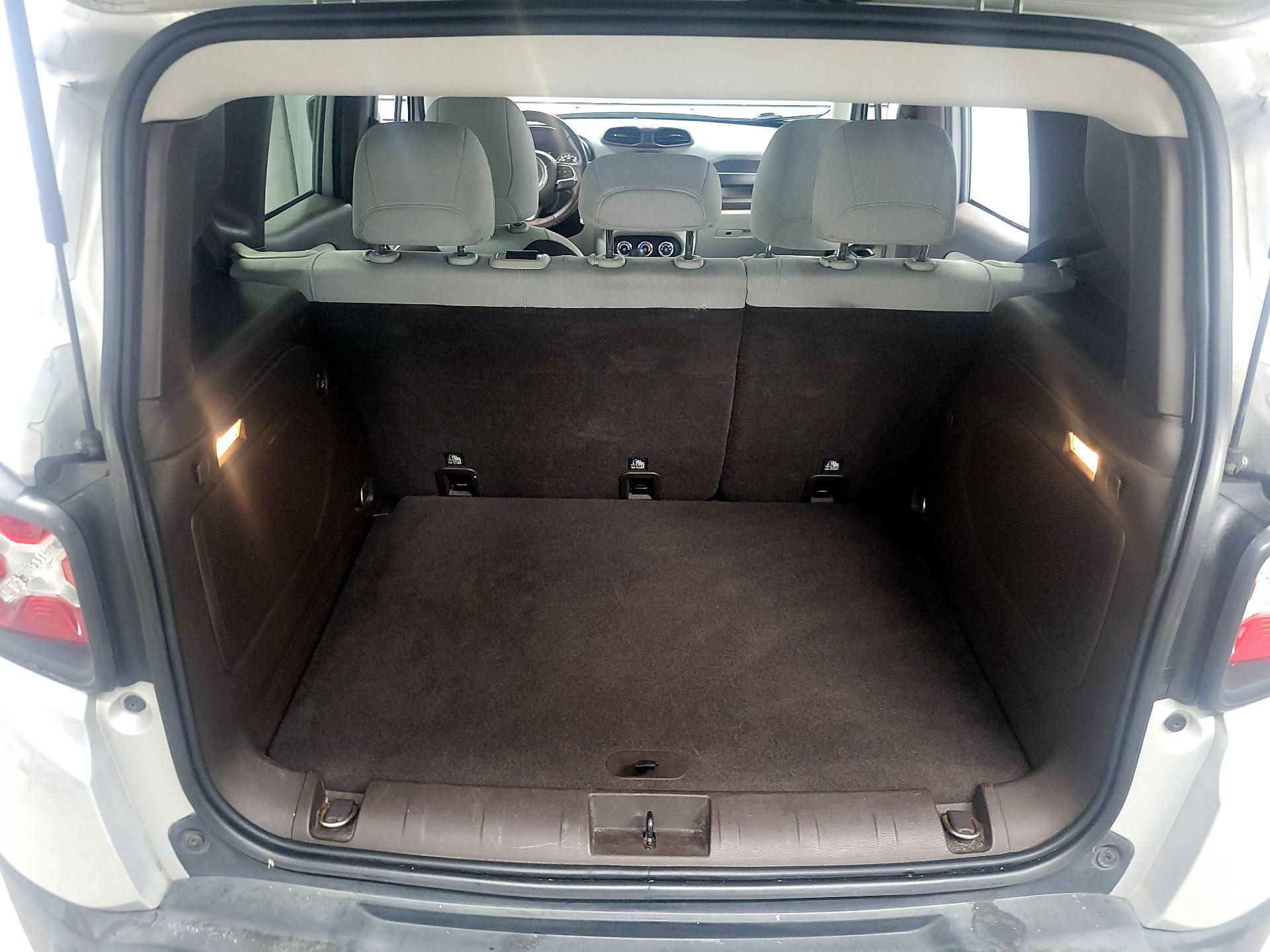 Thumbnail: 2015 Jeep Renegade - 20
