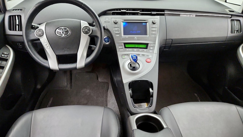 2015 Toyota Prius Four 9