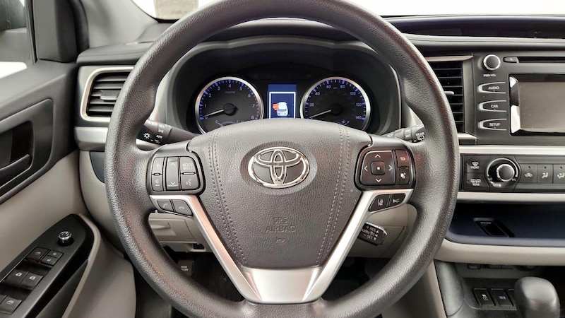 2019 Toyota Highlander LE 10